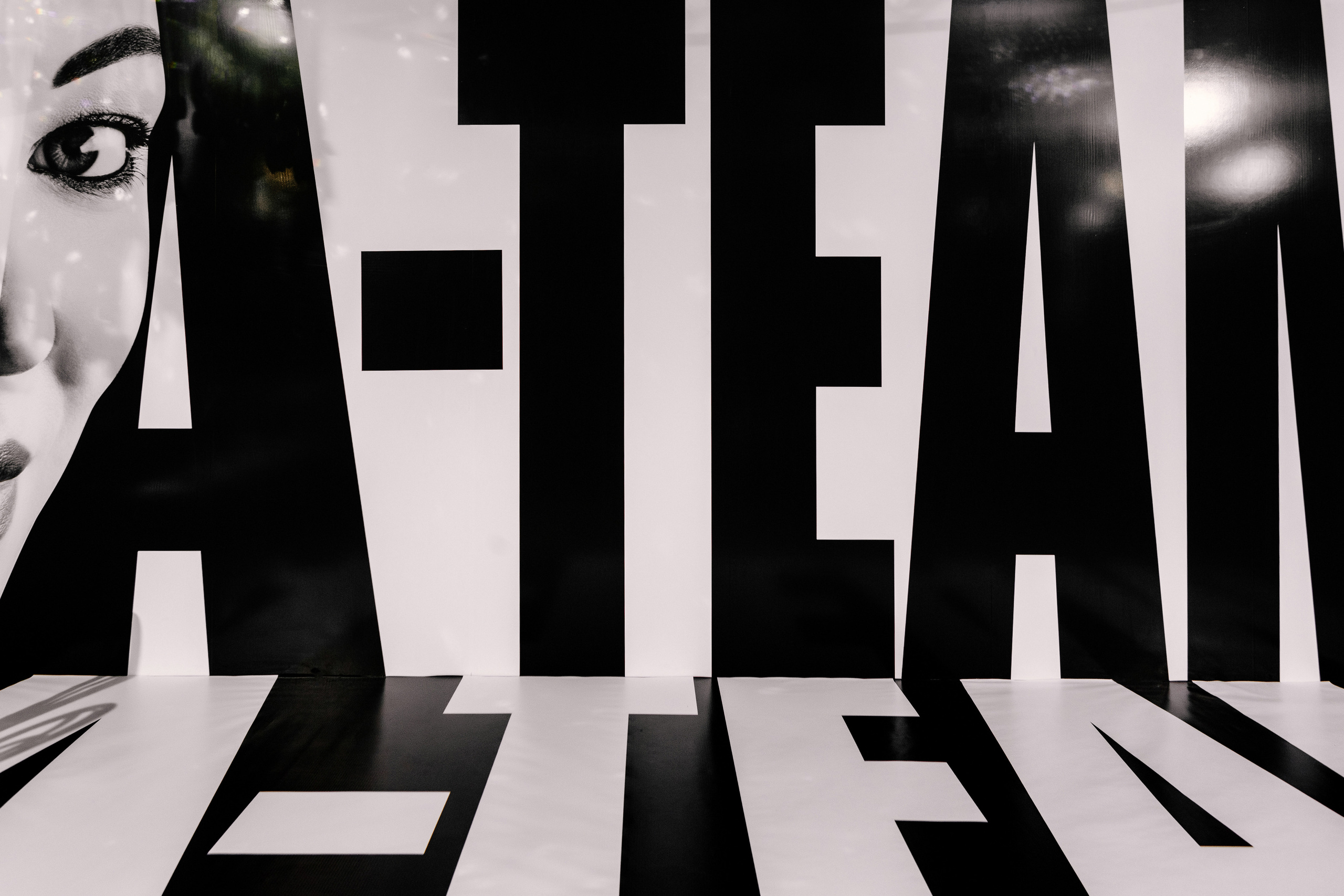 Репортажные фотографии дня рождения Альфии в Таганроге в Мадам Ку Ку. Свадебный и семейный фотограф в Таганроге Бакарюк Антон