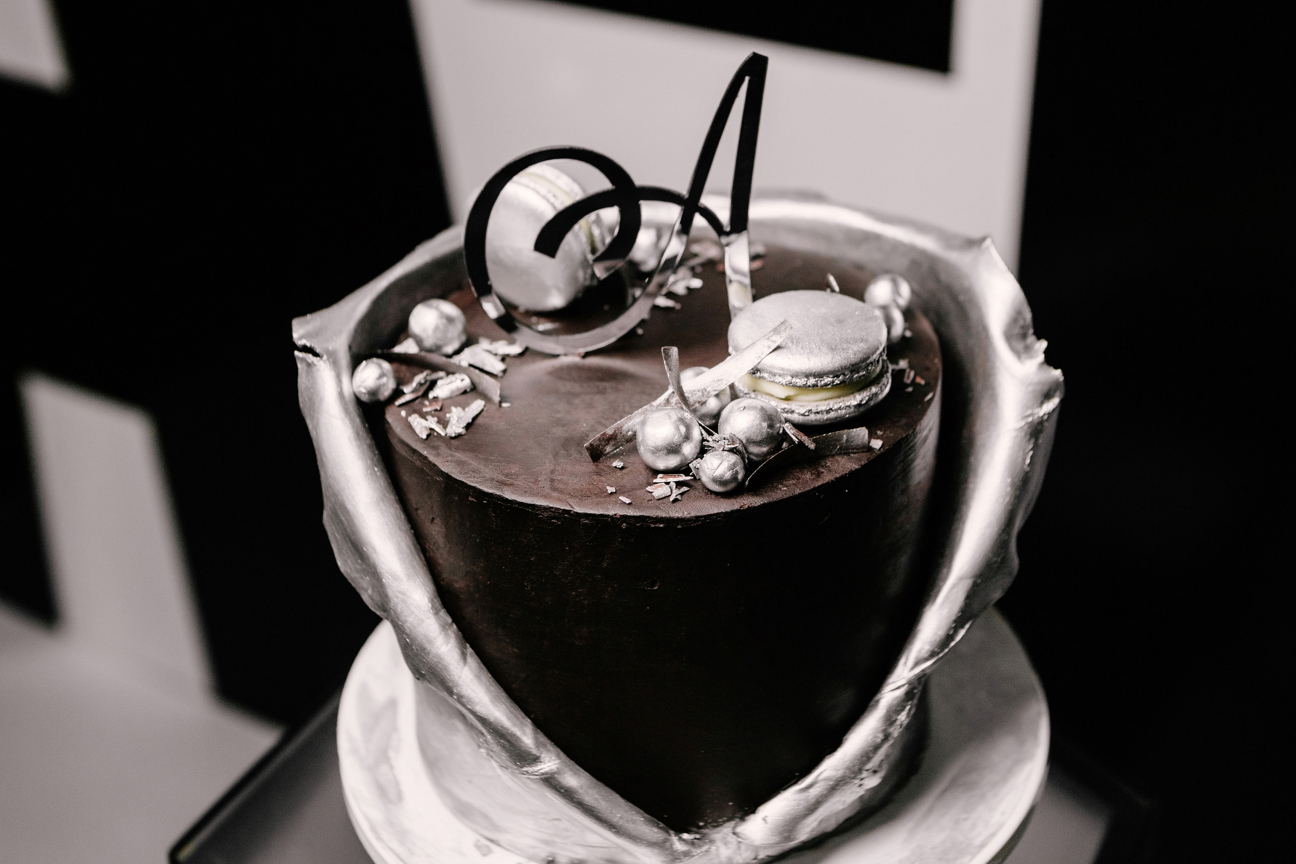 Репортажные фотографии дня рождения Альфии в Таганроге в Мадам Ку Ку. Свадебный и семейный фотограф в Таганроге Бакарюк Антон