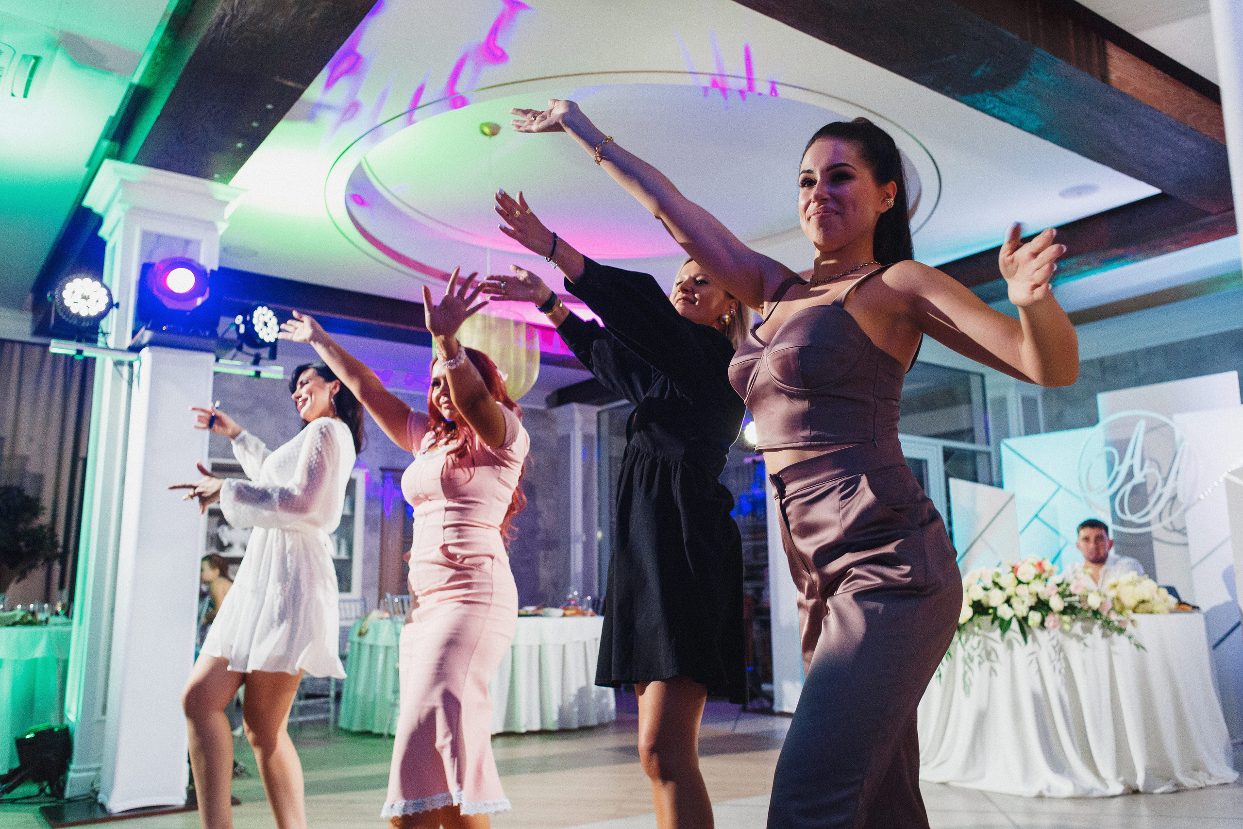 Свадьба Анастасии и Андрея в ресторане Golden Horse в Таганроге. Свадебный и семейный фотограф в Таганроге Бакарюк Антон