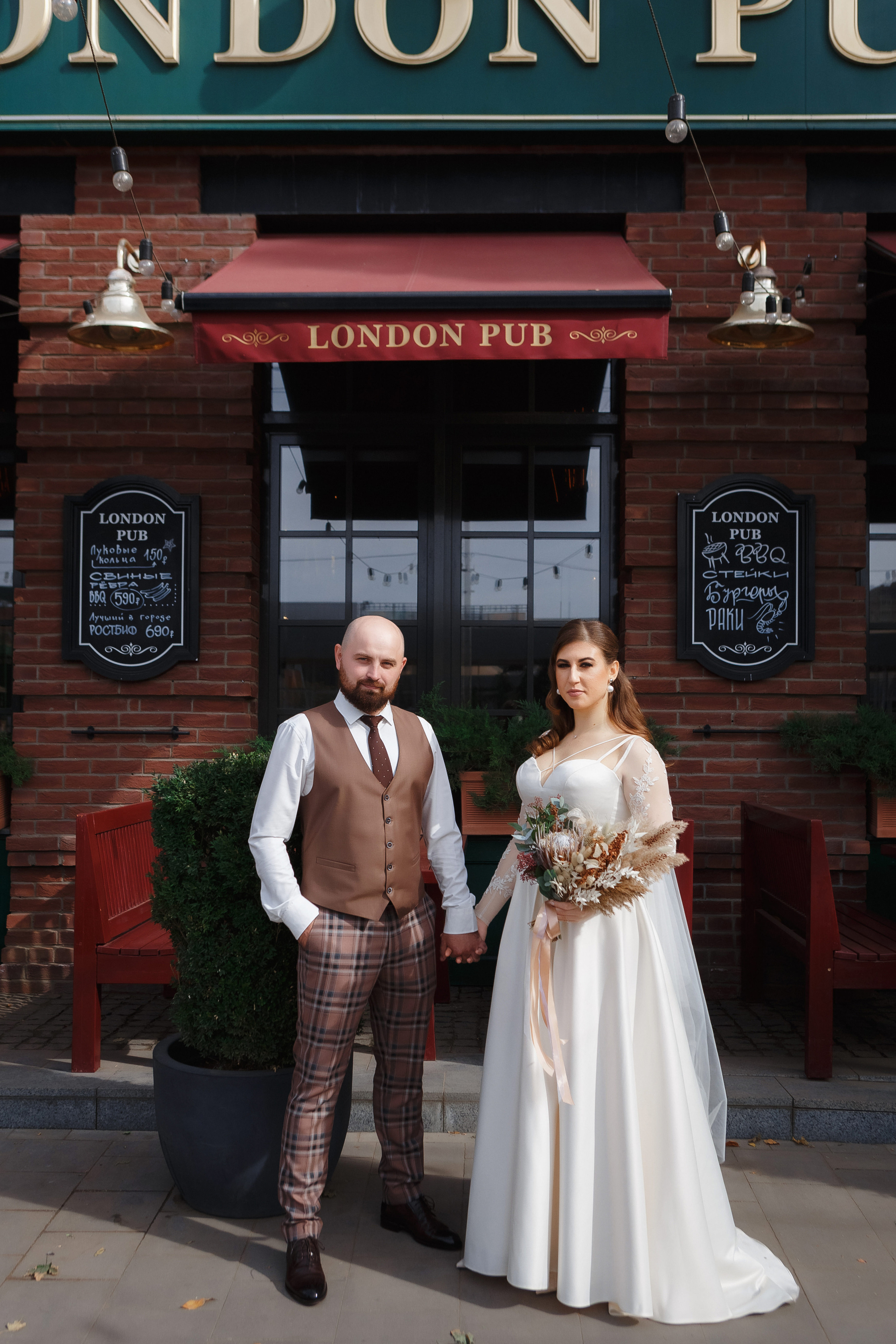 свадебная фотосессия в London Pub в Ростове на Дону
