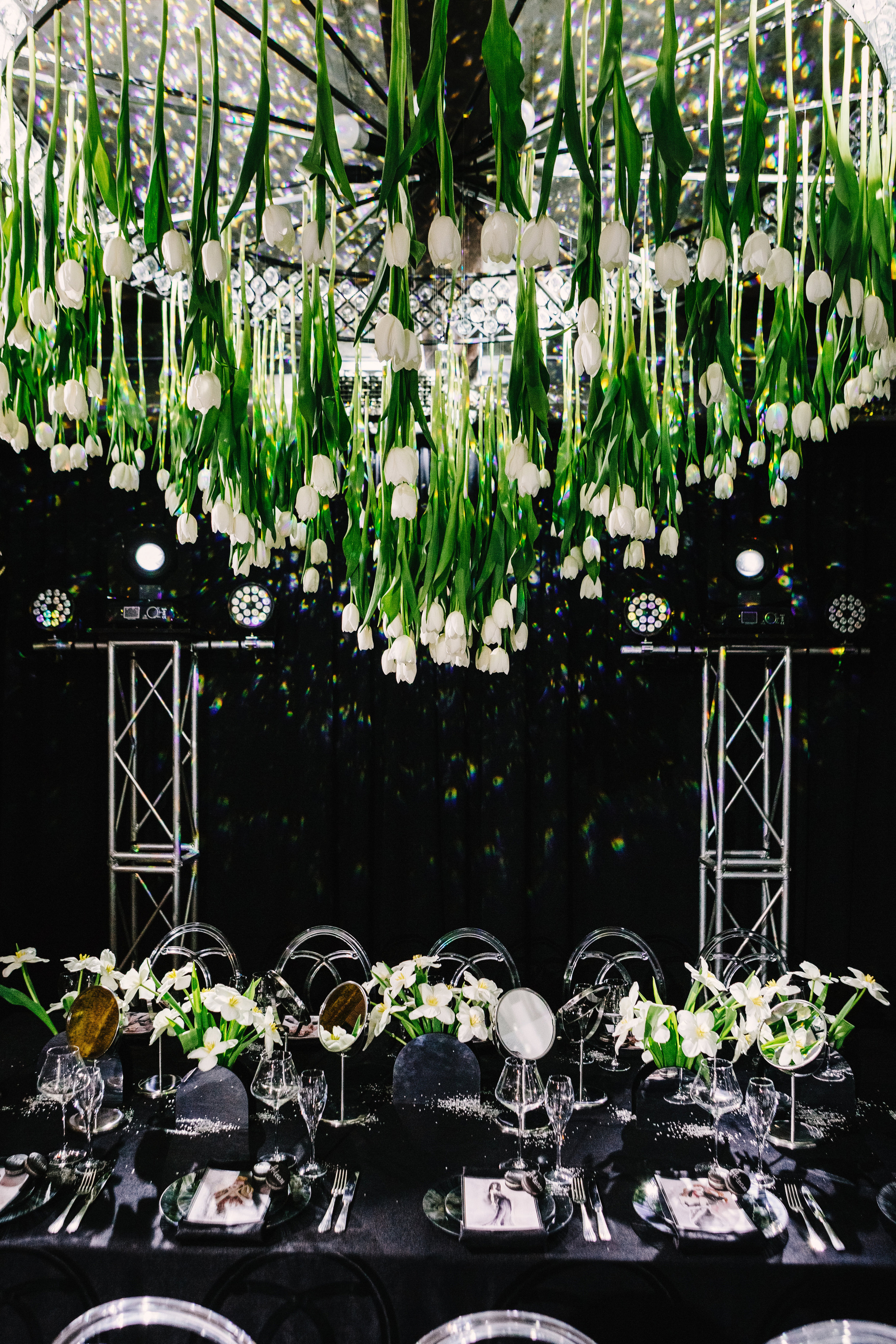 Репортажные фотографии дня рождения Альфии в Таганроге в Мадам Ку Ку. Свадебный и семейный фотограф в Таганроге Бакарюк Антон