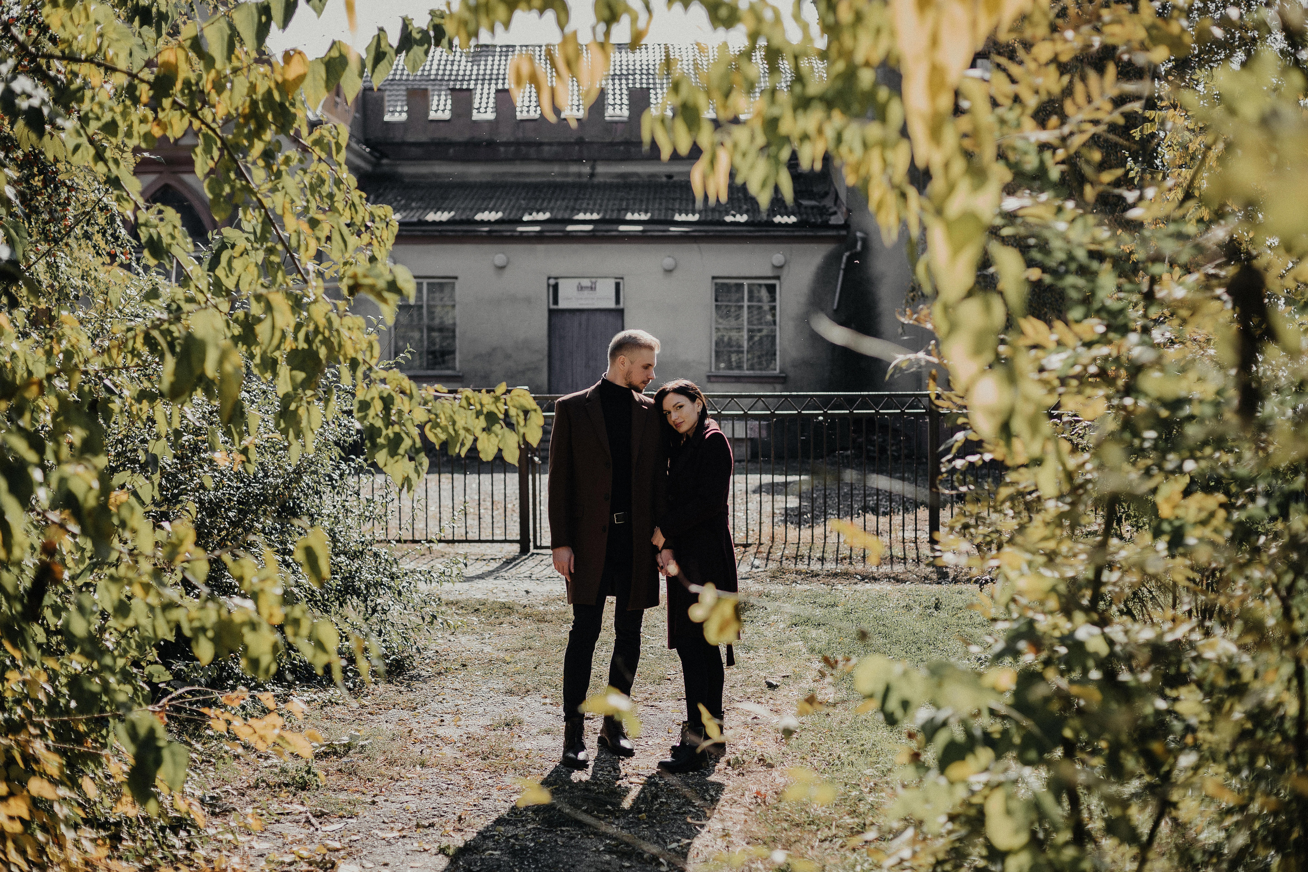 Парная фотосессия возле Замка Лакиера недалеко от Таганрога. Свадебный и семейный фотограф в Таганроге Бакарюк Антон