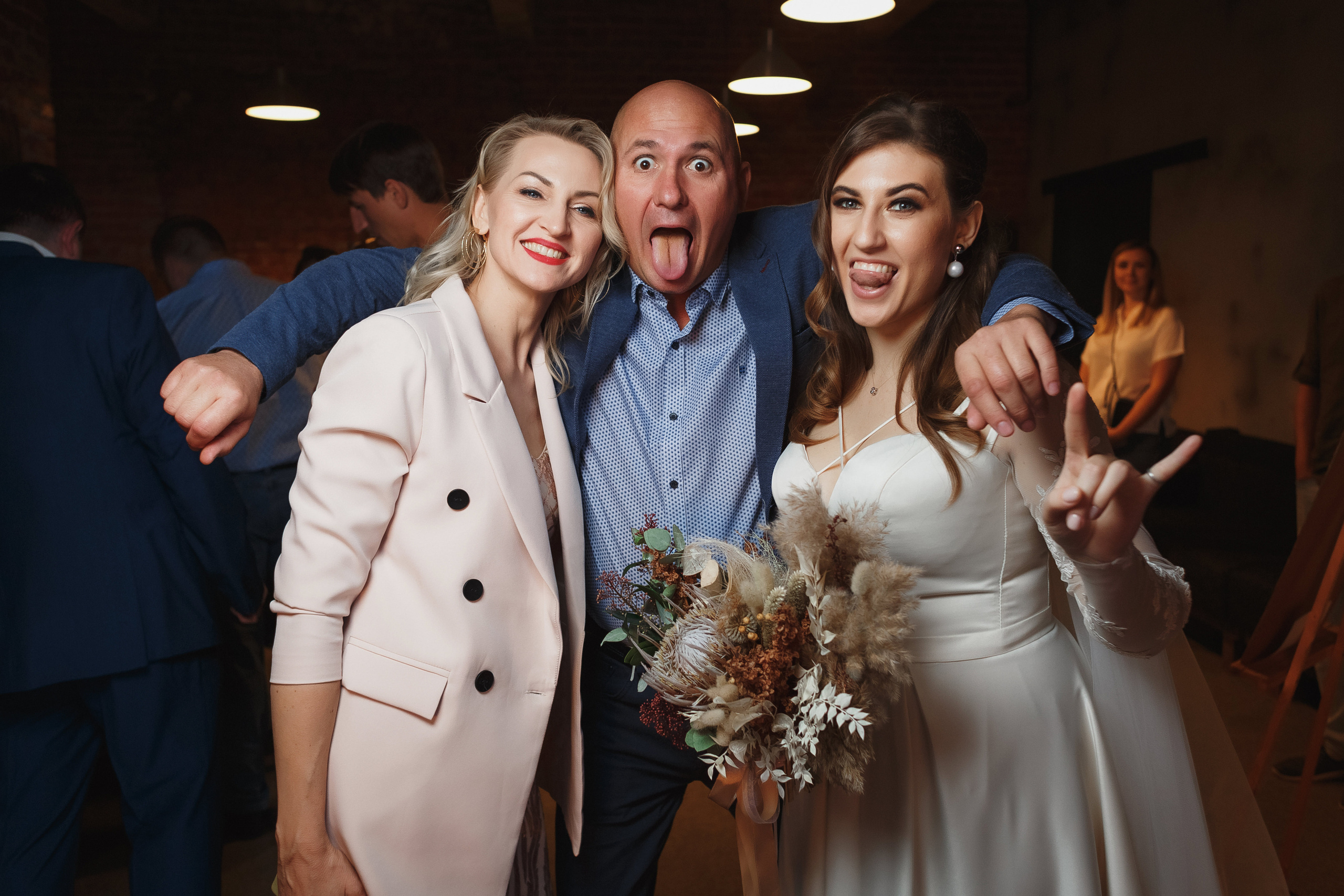 Свадебный день Кирилла и Вали: прогулка в Ростове, банкет в Таганроге. Свадебный и семейный фотограф в Таганроге Бакарюк Антон