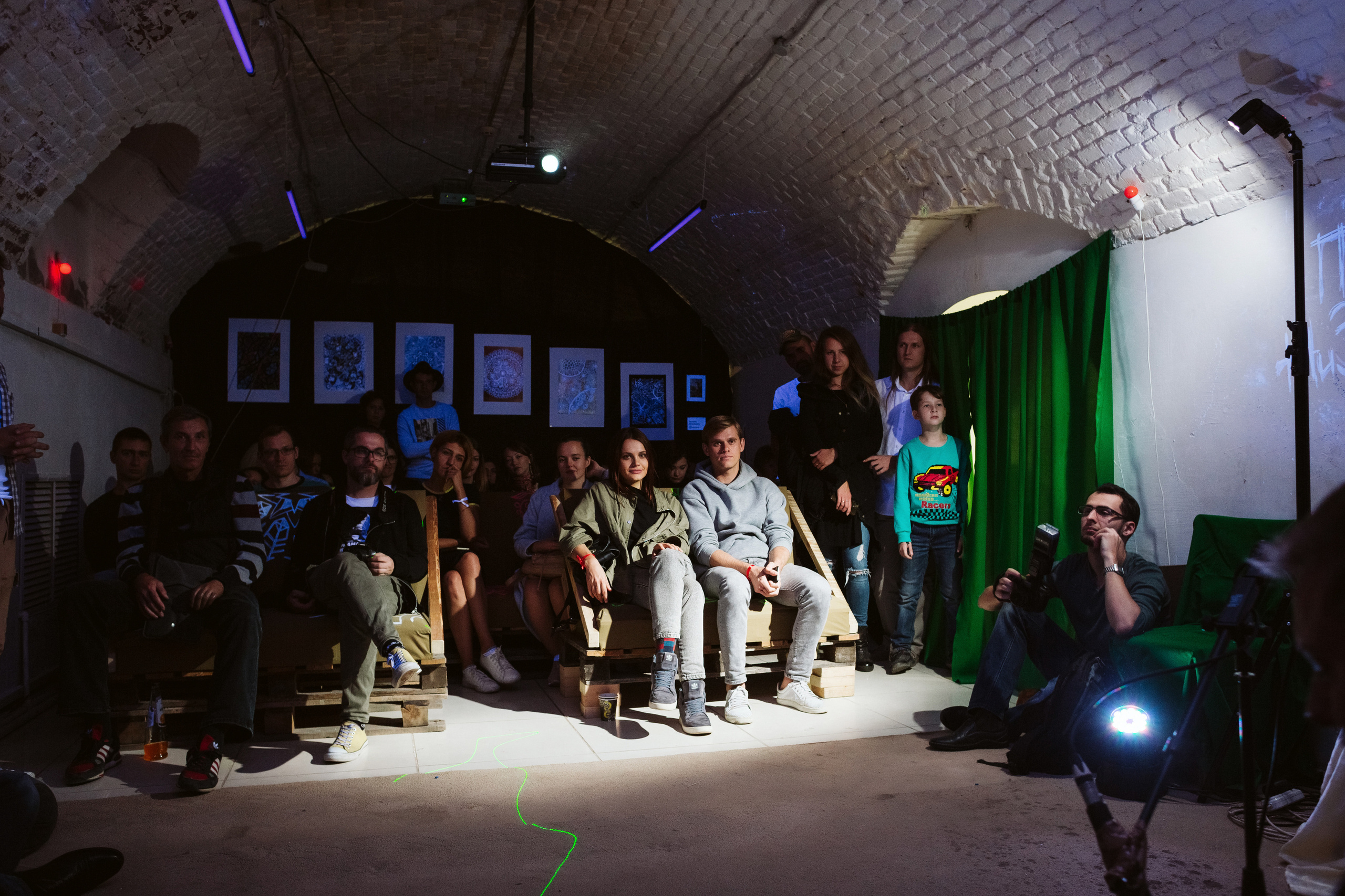 Фото выставки в Таганроге: профессиональная репортажная фотосъемка. Свадебный и семейный фотограф в Таганроге Бакарюк Антон