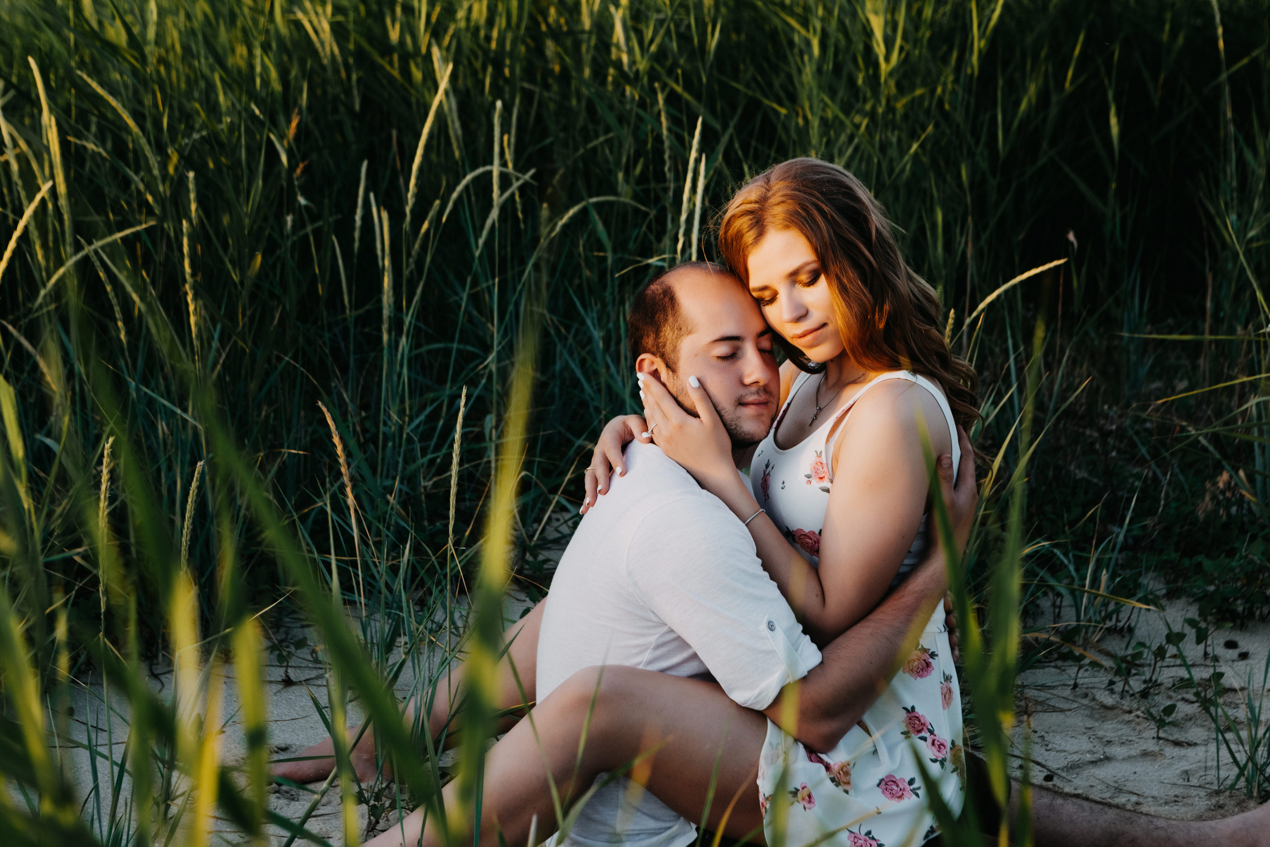 Сказочная романтика: Фотосессия Артёма и Дианы на Беглицкой косе. Свадебный и семейный фотограф в Таганроге Бакарюк Антон