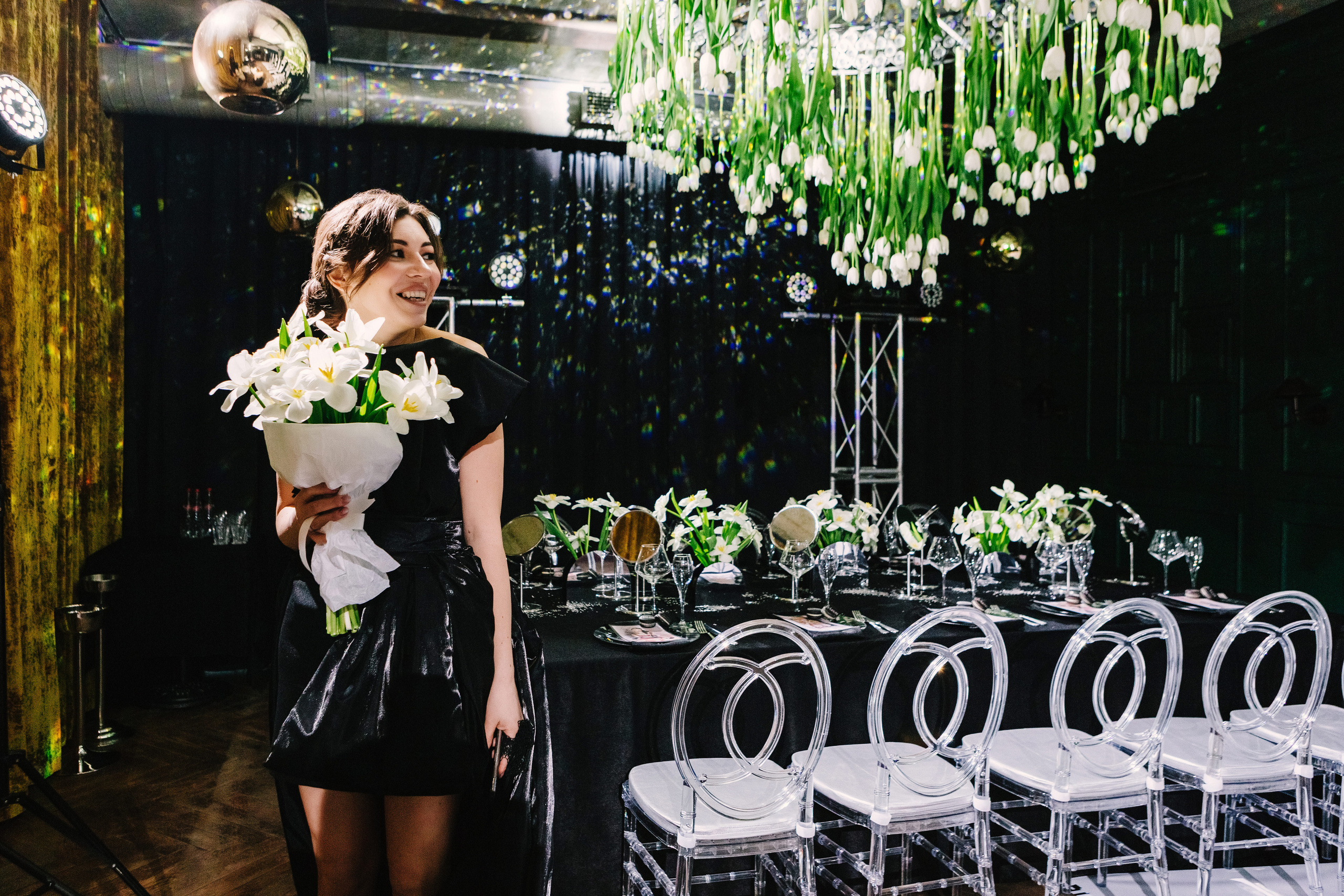 Репортажные фотографии дня рождения Альфии в Таганроге в Мадам Ку Ку. Свадебный и семейный фотограф в Таганроге Бакарюк Антон