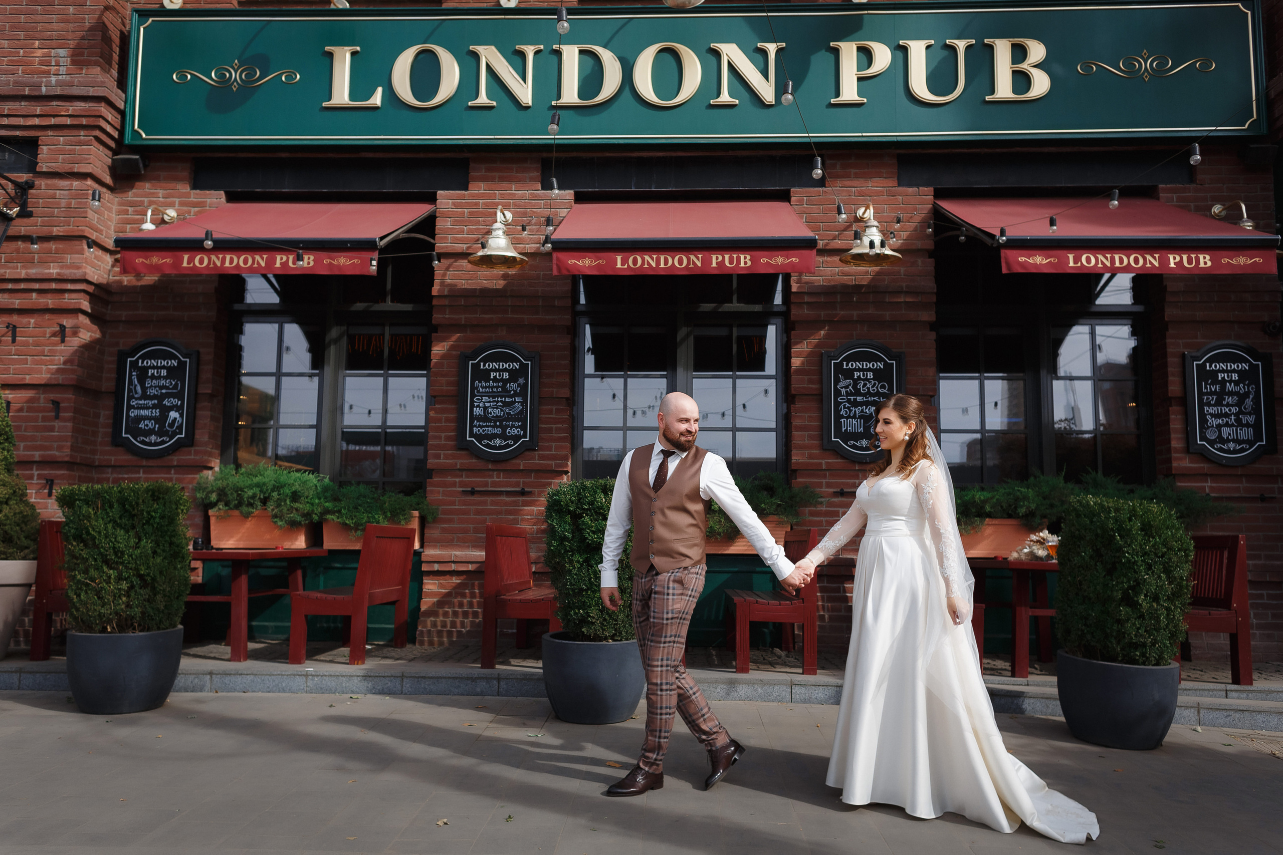 Свадебный день Кирилла и Вали: прогулка в Ростове, банкет в Таганроге. Свадебный и семейный фотограф в Таганроге Бакарюк Антон