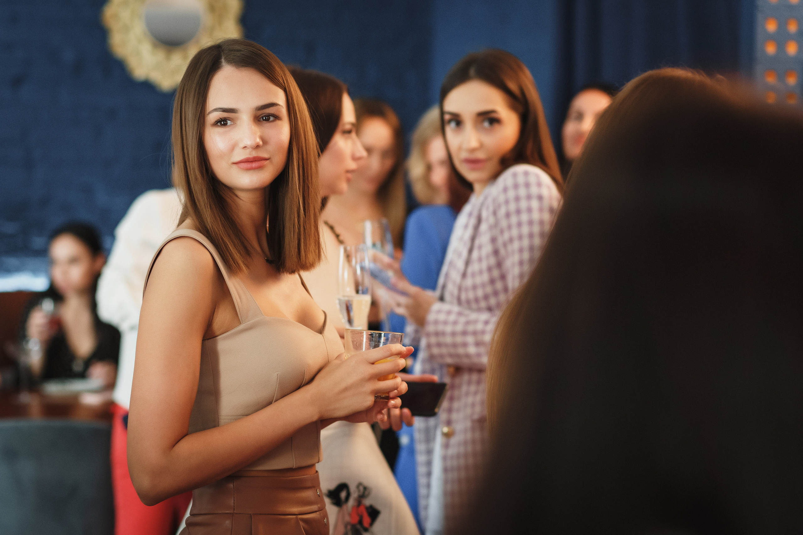 Кадры в Культ Вина: репортажная фотография в Таганроге от профессионал. Свадебный и семейный фотограф в Таганроге Бакарюк Антон