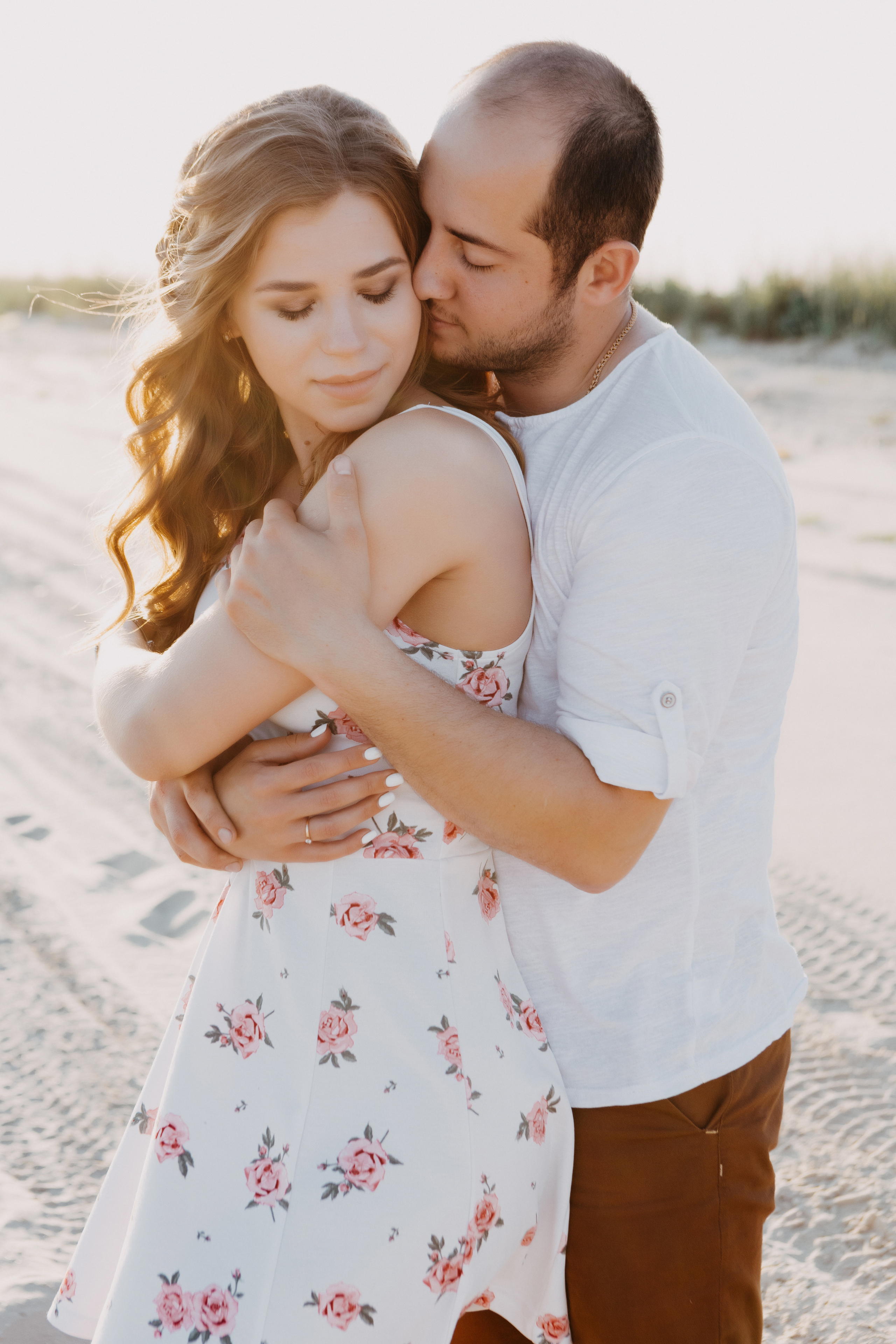 Сказочная романтика: Фотосессия Артёма и Дианы на Беглицкой косе. Свадебный и семейный фотограф в Таганроге Бакарюк Антон