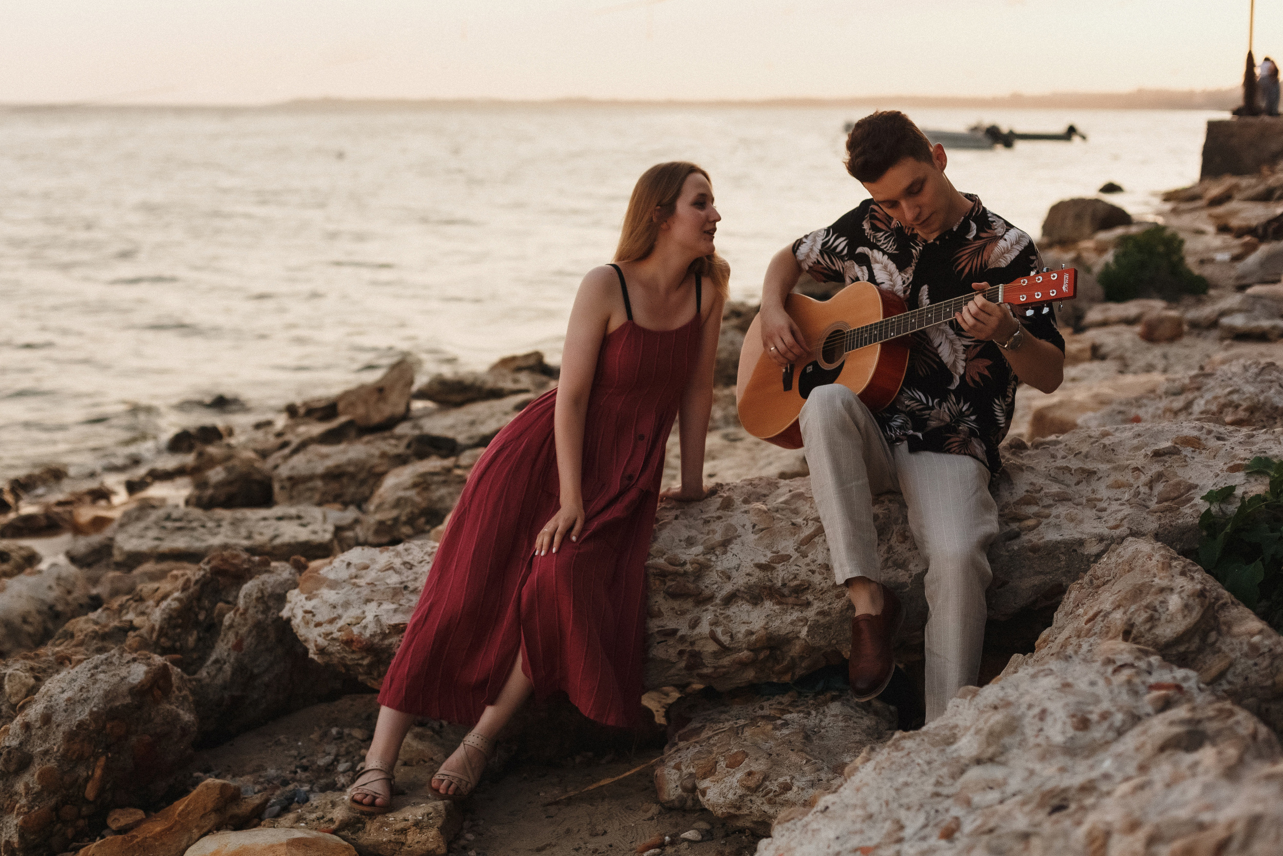 Любвь на Богудонии: Ваня и Таня в романтической фотосессии в Таганроге. Свадебный и семейный фотограф в Таганроге Бакарюк Антон