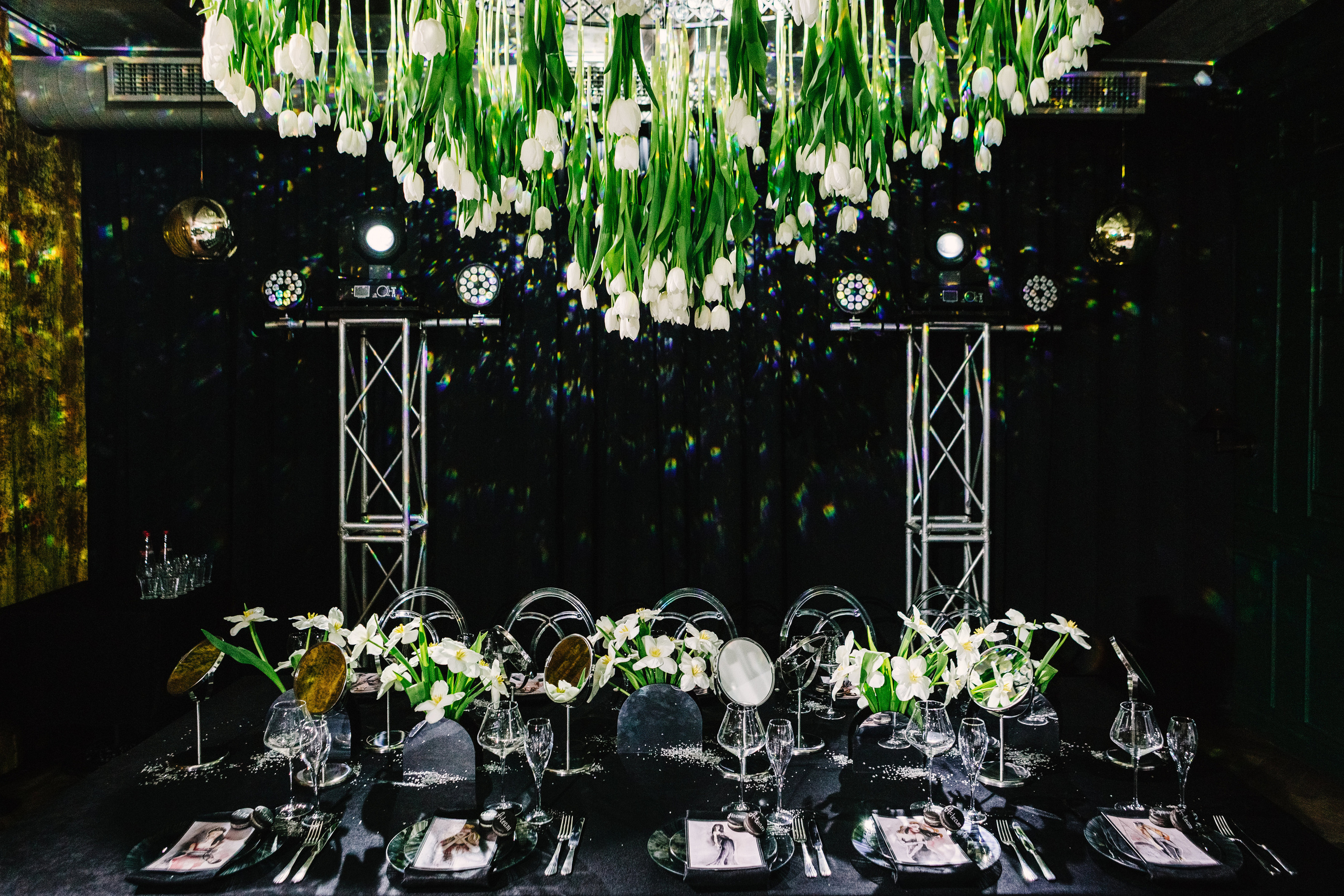 Репортажные фотографии дня рождения Альфии в Таганроге в Мадам Ку Ку. Свадебный и семейный фотограф в Таганроге Бакарюк Антон