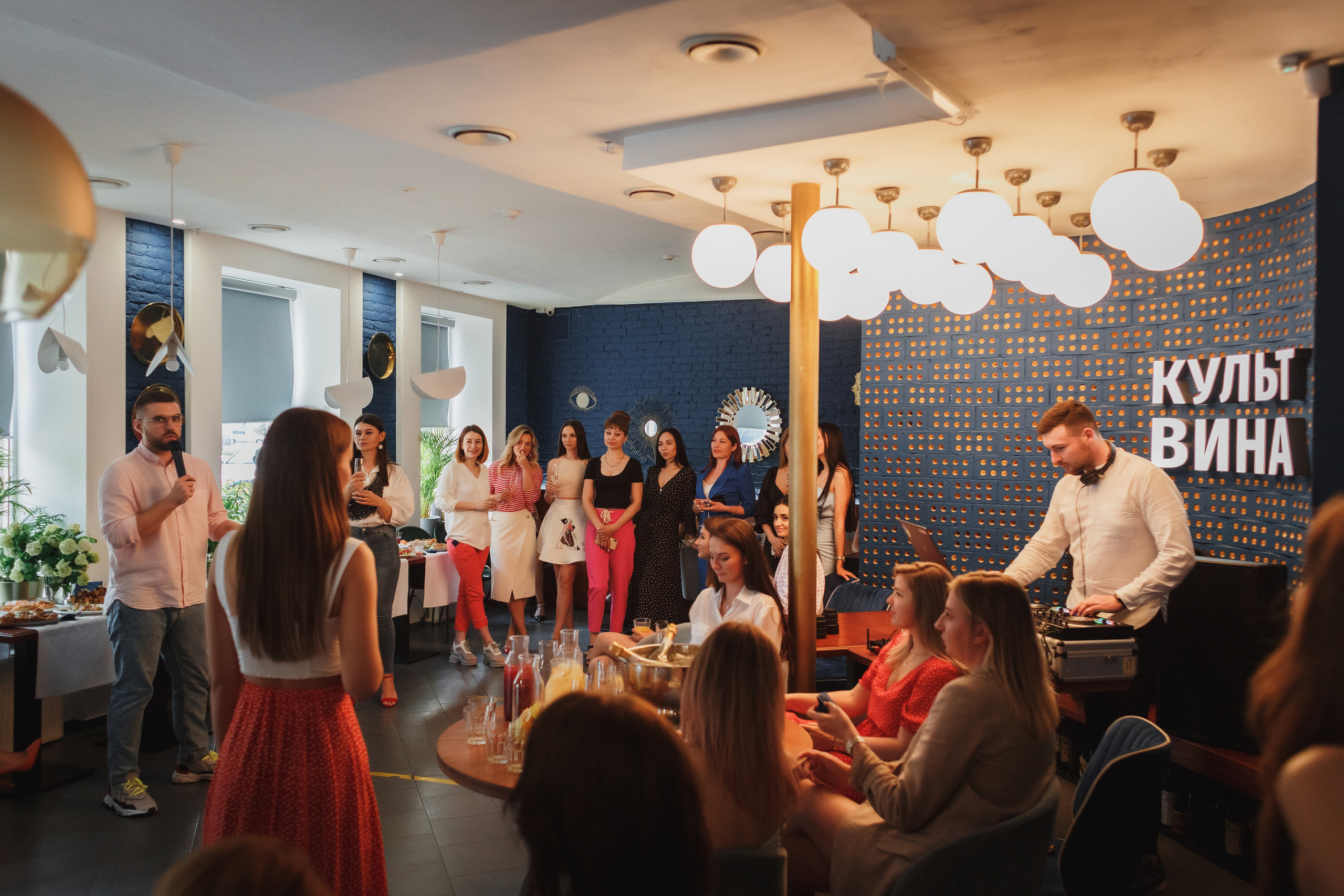 Кадры в Культ Вина: репортажная фотография в Таганроге от профессионал. Свадебный и семейный фотограф в Таганроге Бакарюк Антон