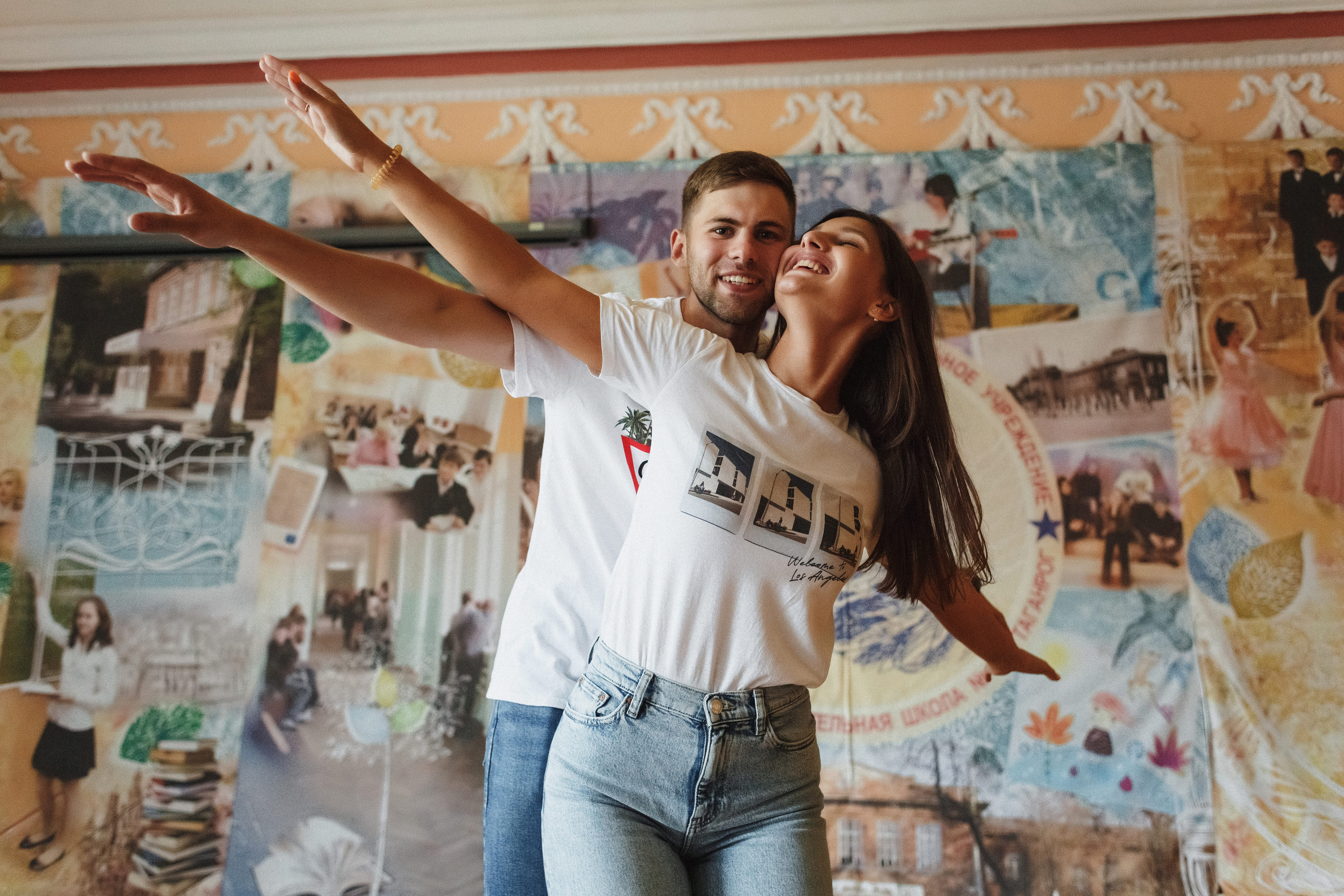 Захар и Дина: романтическая фотосессия в Таганроге на фоне школы. Свадебный и семейный фотограф в Таганроге Бакарюк Антон