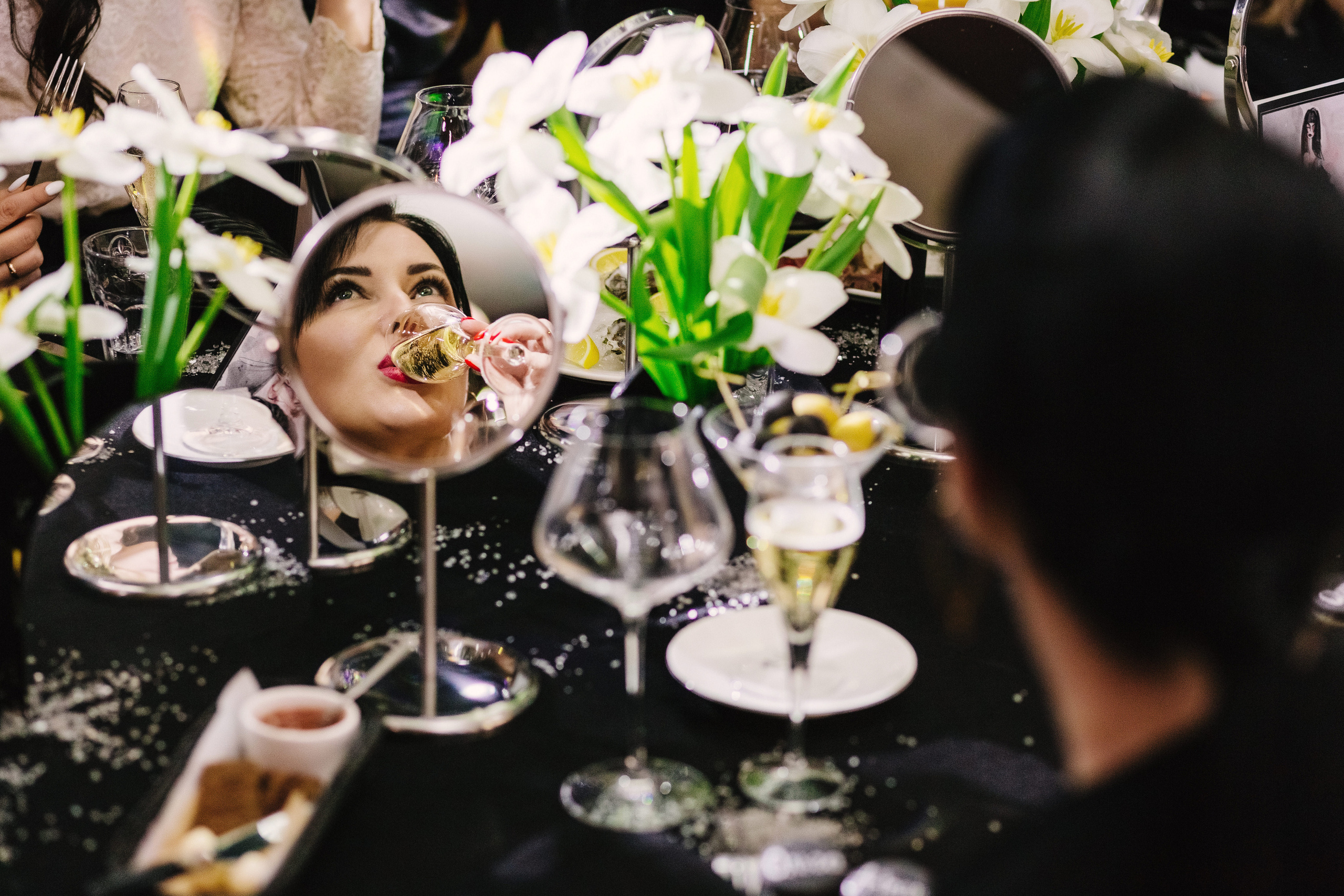 Репортажные фотографии дня рождения Альфии в Таганроге в Мадам Ку Ку. Свадебный и семейный фотограф в Таганроге Бакарюк Антон