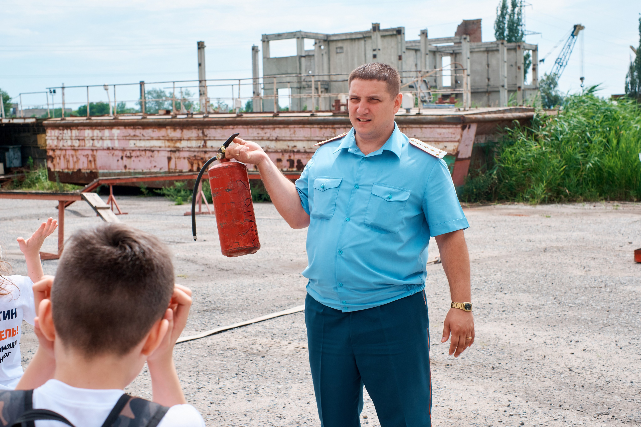 Детский лагерь ДЮНА. Поход в «Пожарно-спасательную часть № 22». Фотограф Таганрог Анна Трайжон
