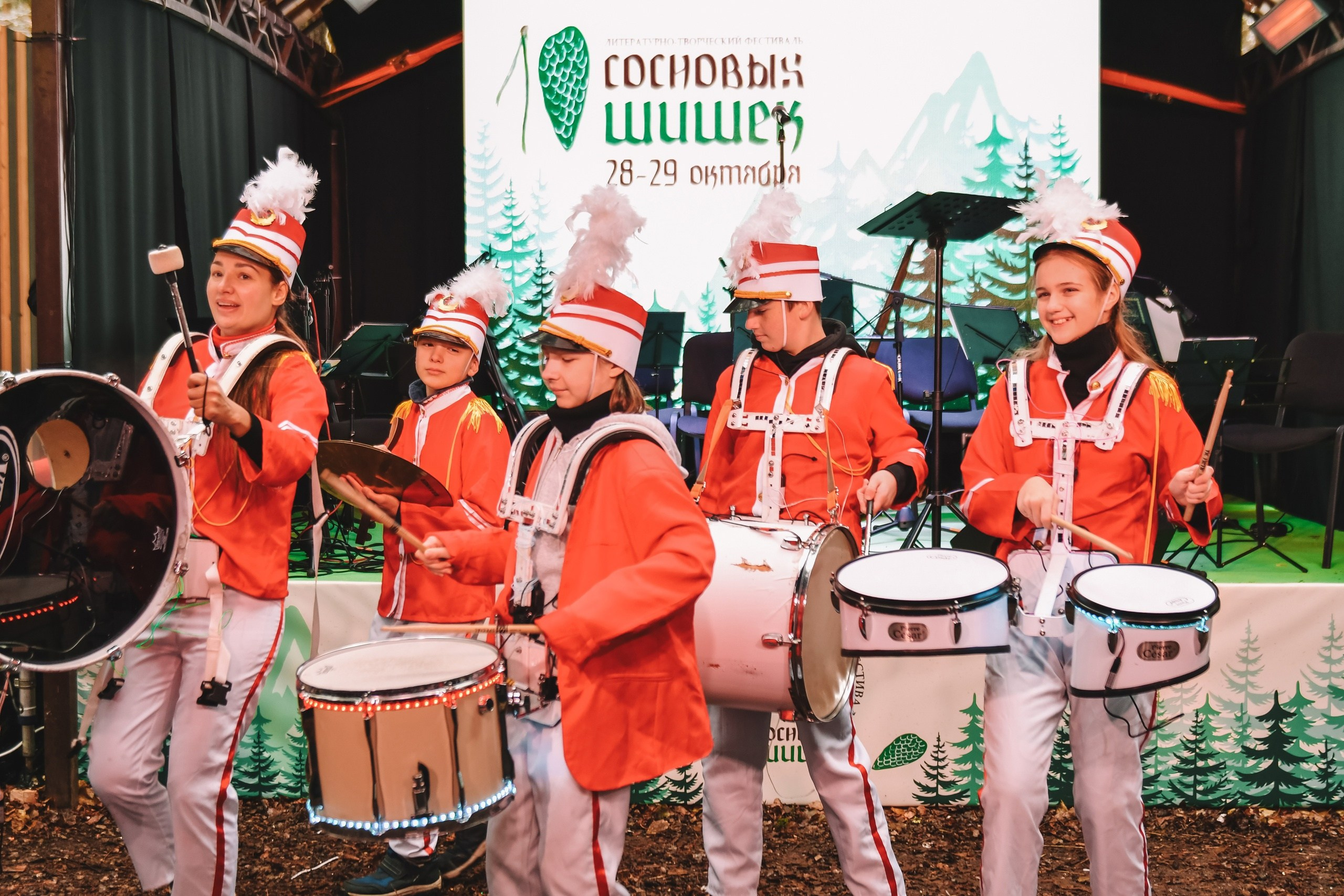 10 сосновых шишек. Kirillova Studio — мастерская декора и событий Юли Кирилловой