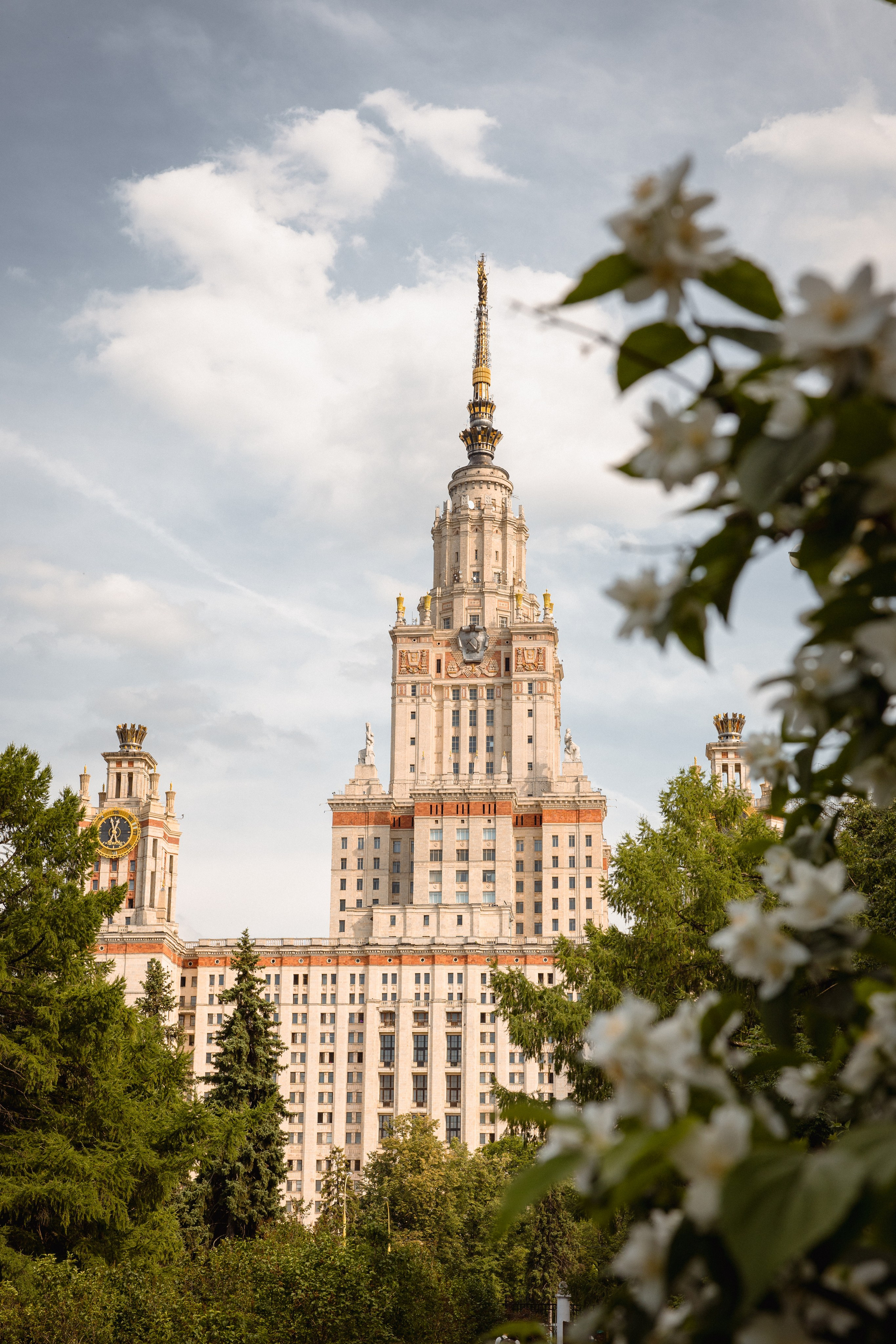 Настя с сыном у Alma-Mater. Ваш семейный newborn и lifestyle фотограф в СПБ Наталья Журавлева