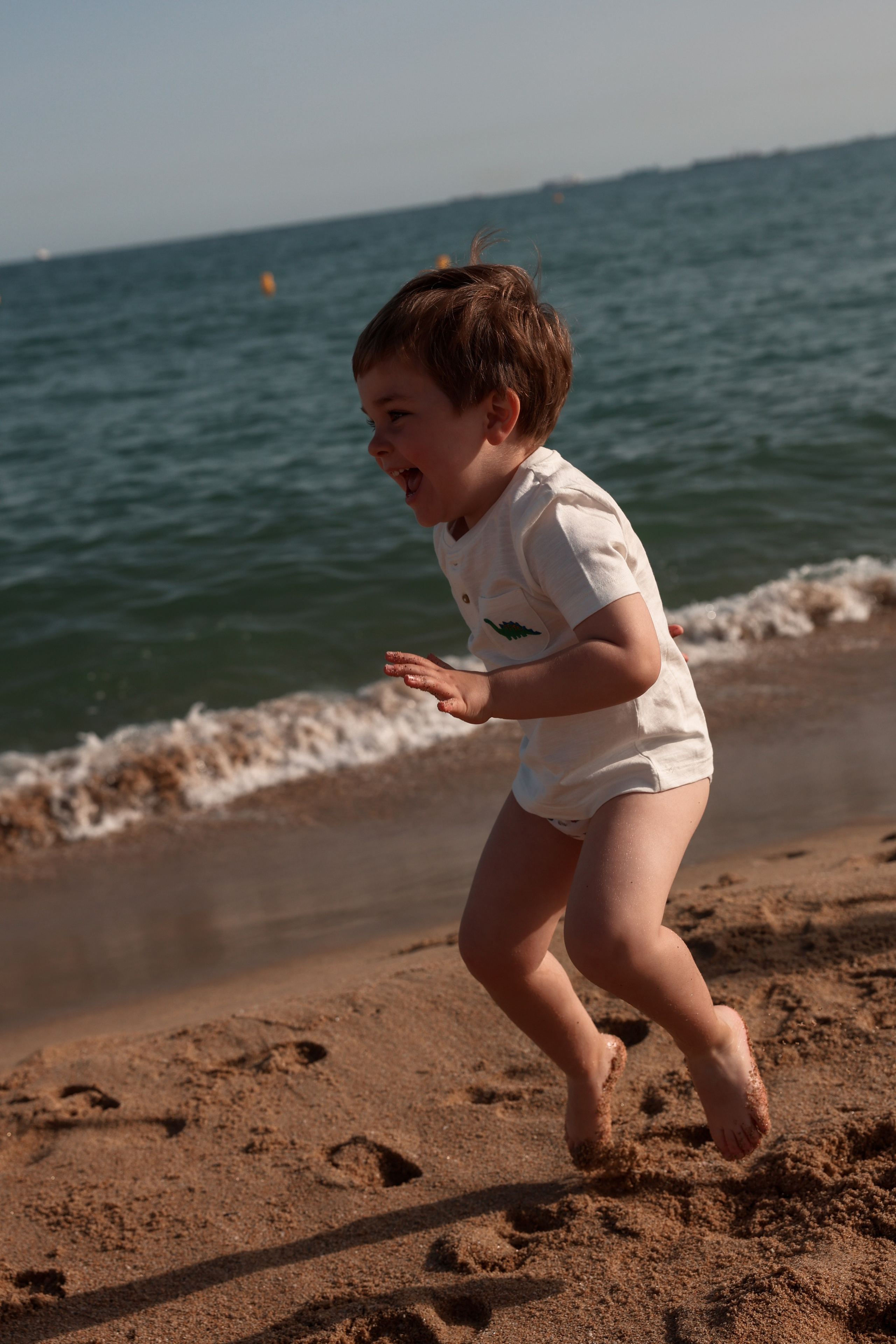 Family pizza at the sea. Natalia Zhuravleva|family, newborn, maternity photographer in Barcelona
