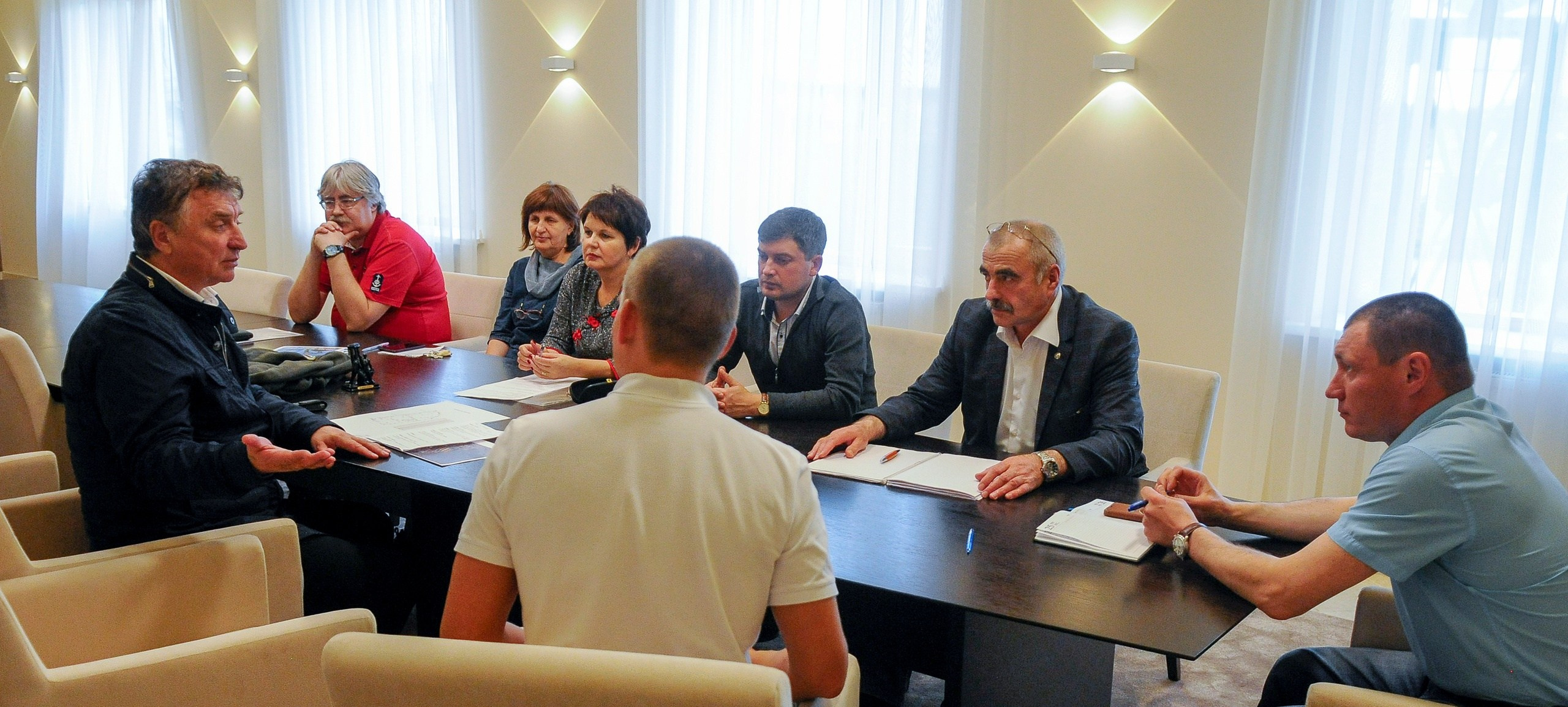 Станислав Щербаков, главный редактор журнала Солдаты России, спецкорреспондент, журналист, ВГИК, Золотой Витязь, лауреат премии союза журналистов России, режиссёр, продюсер, сценарист, актер, предприниматель, руководитель студии 365, руководитель компании Русские медиакоммуникации, Миасс, Москва 89514577151, Президентский полк