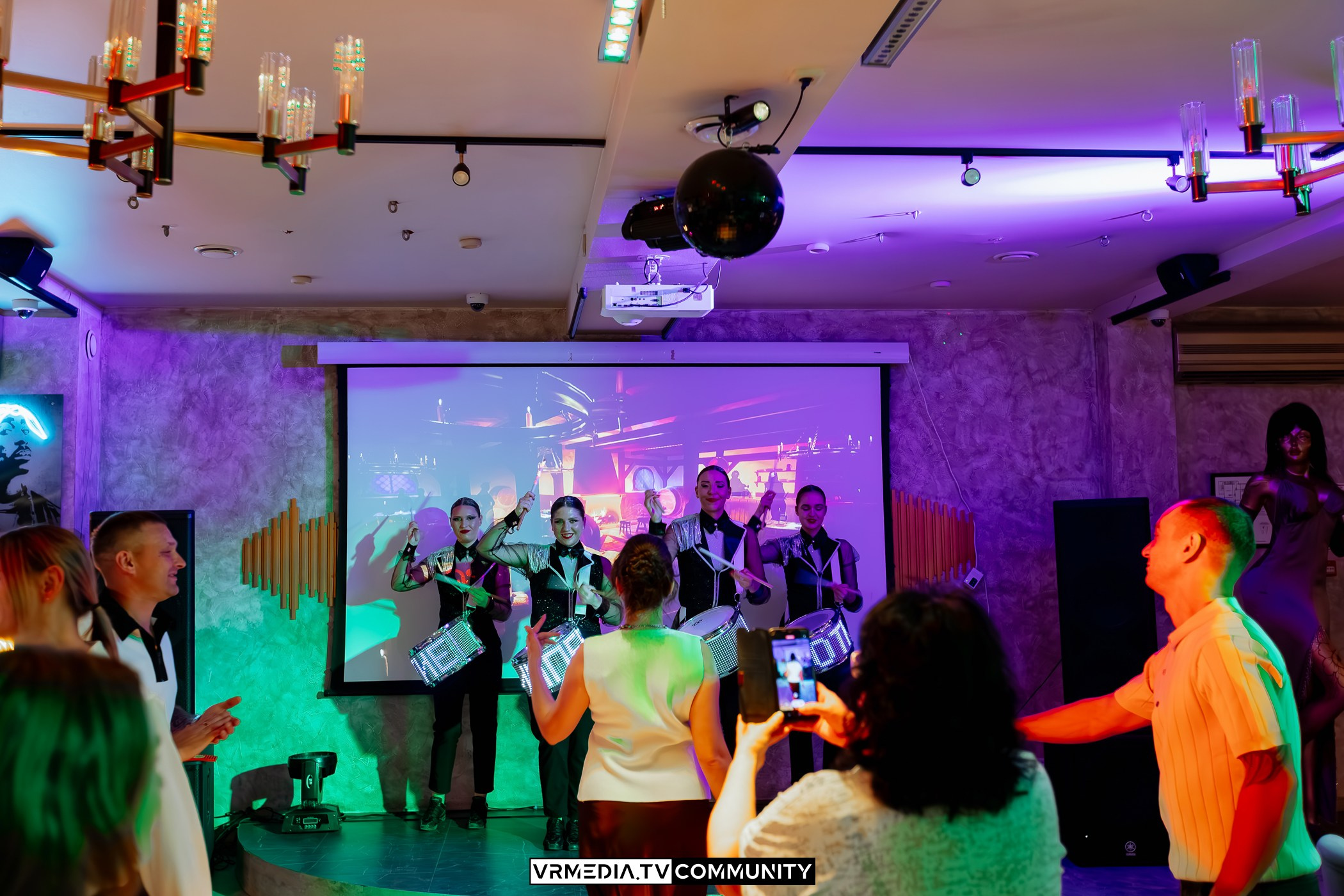 Выходные в караоке-баре «Империя»