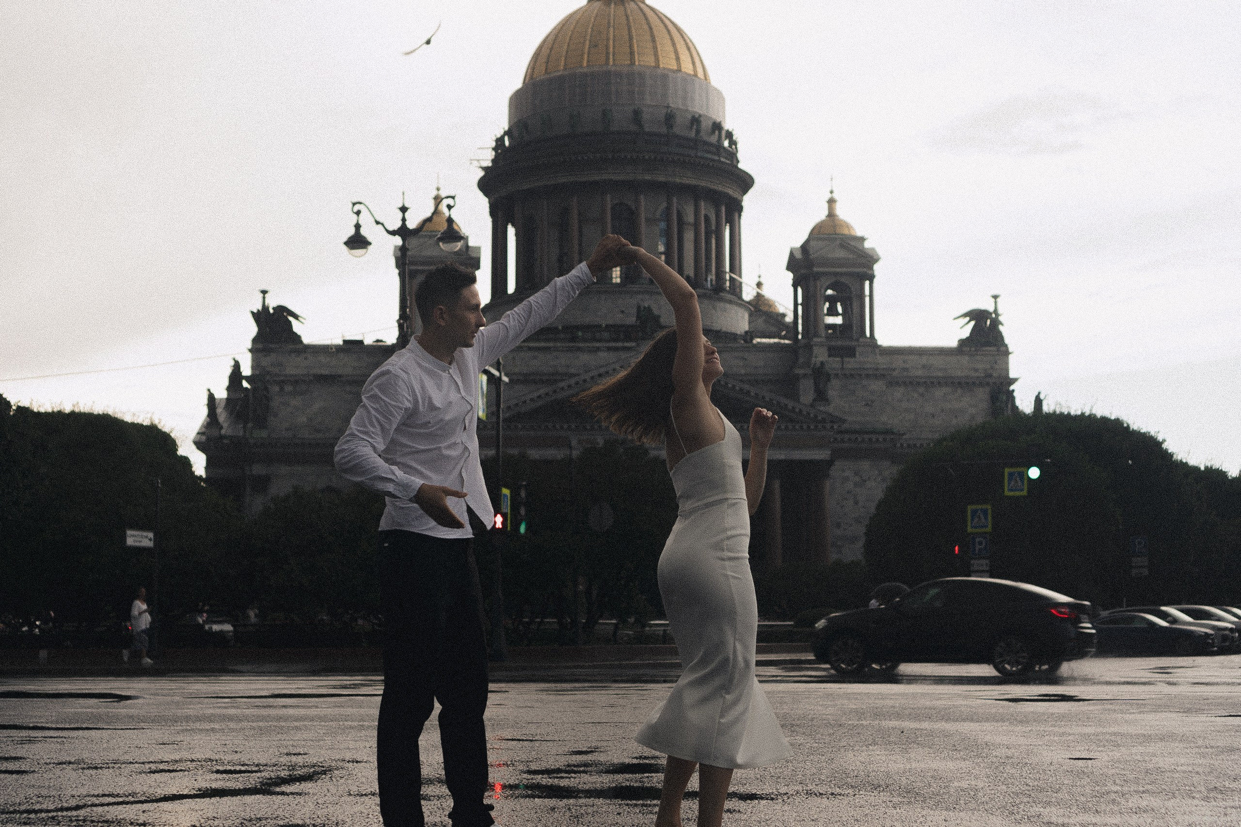 СВАДЕБНАЯ ФОТОСЕСИСИЯ В МЕТРО И ВОЗЛЕ ИСАКИЕВСКОГО СОБОРА В ДОЖДЬ. Профессиональный фотограф, Санкт-Петербург — Виктория Богомолова