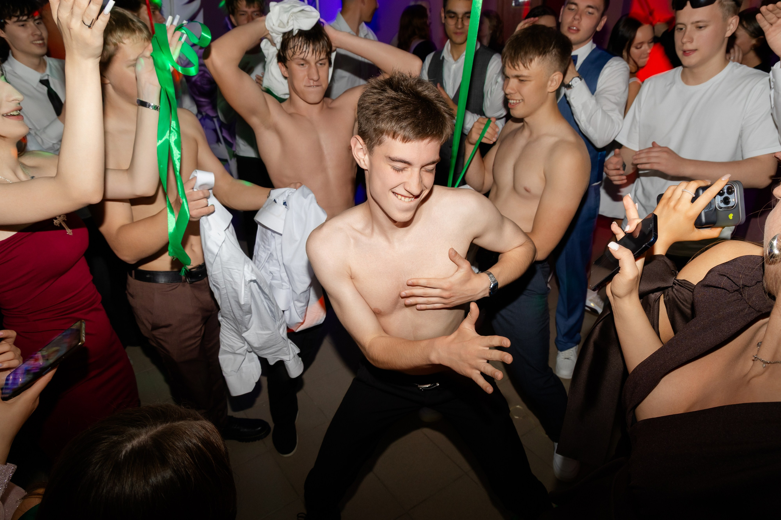 Школьный выпускной 2025 год в Минске, Беларуси. Свадебный фотограф в Минске/Беларуси Сергей Спиридонов