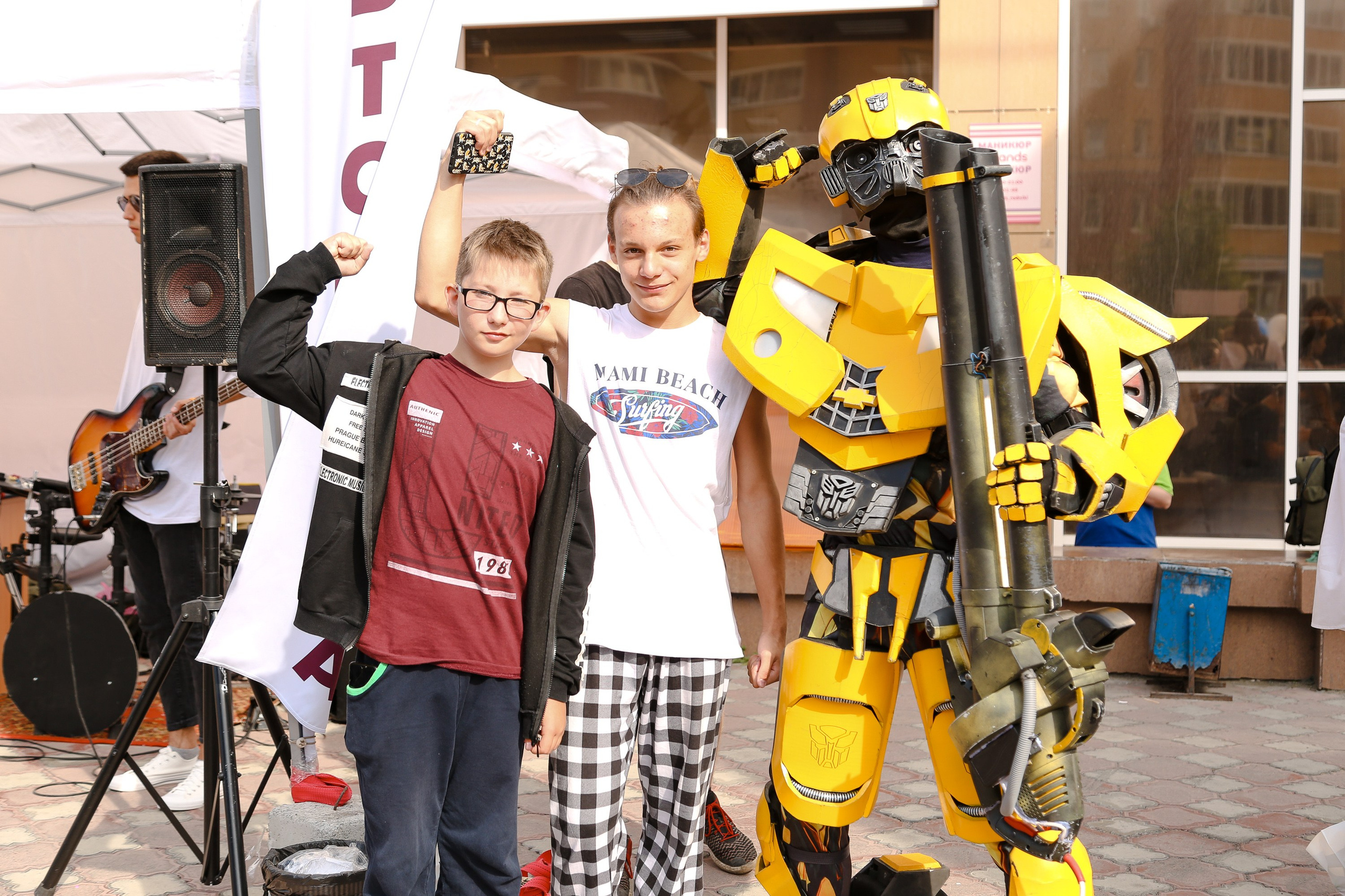 Уличная презентация автошколы. Портретный и репортажный фотограф. Мыльников Илья