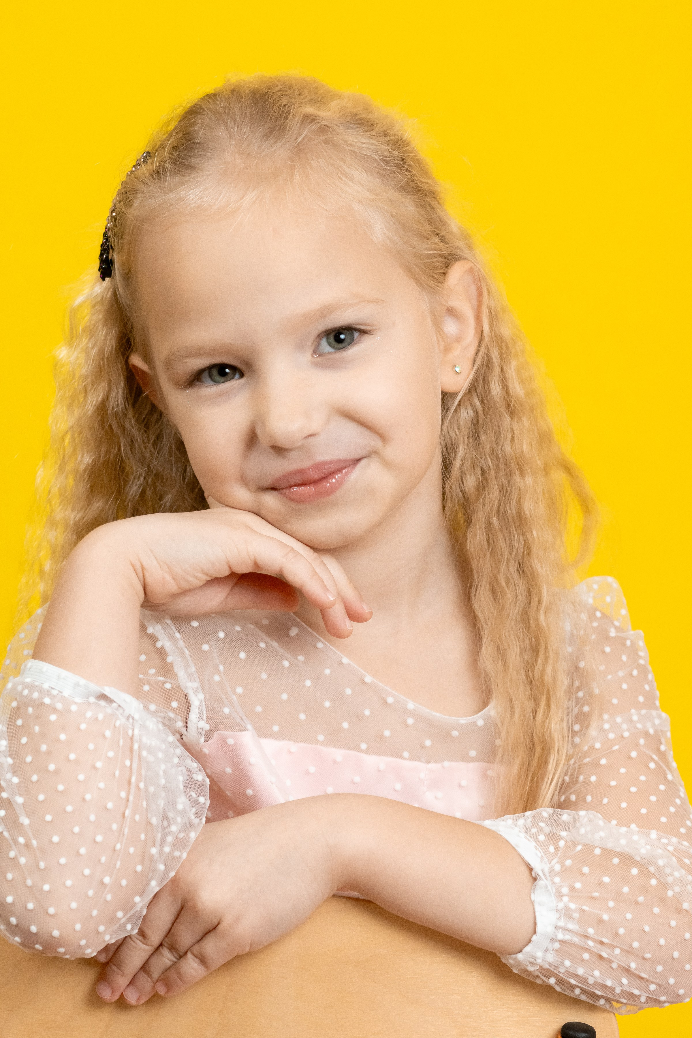 Портреты на желтом фонее. Ольга Плаксина фотограф в Саратове