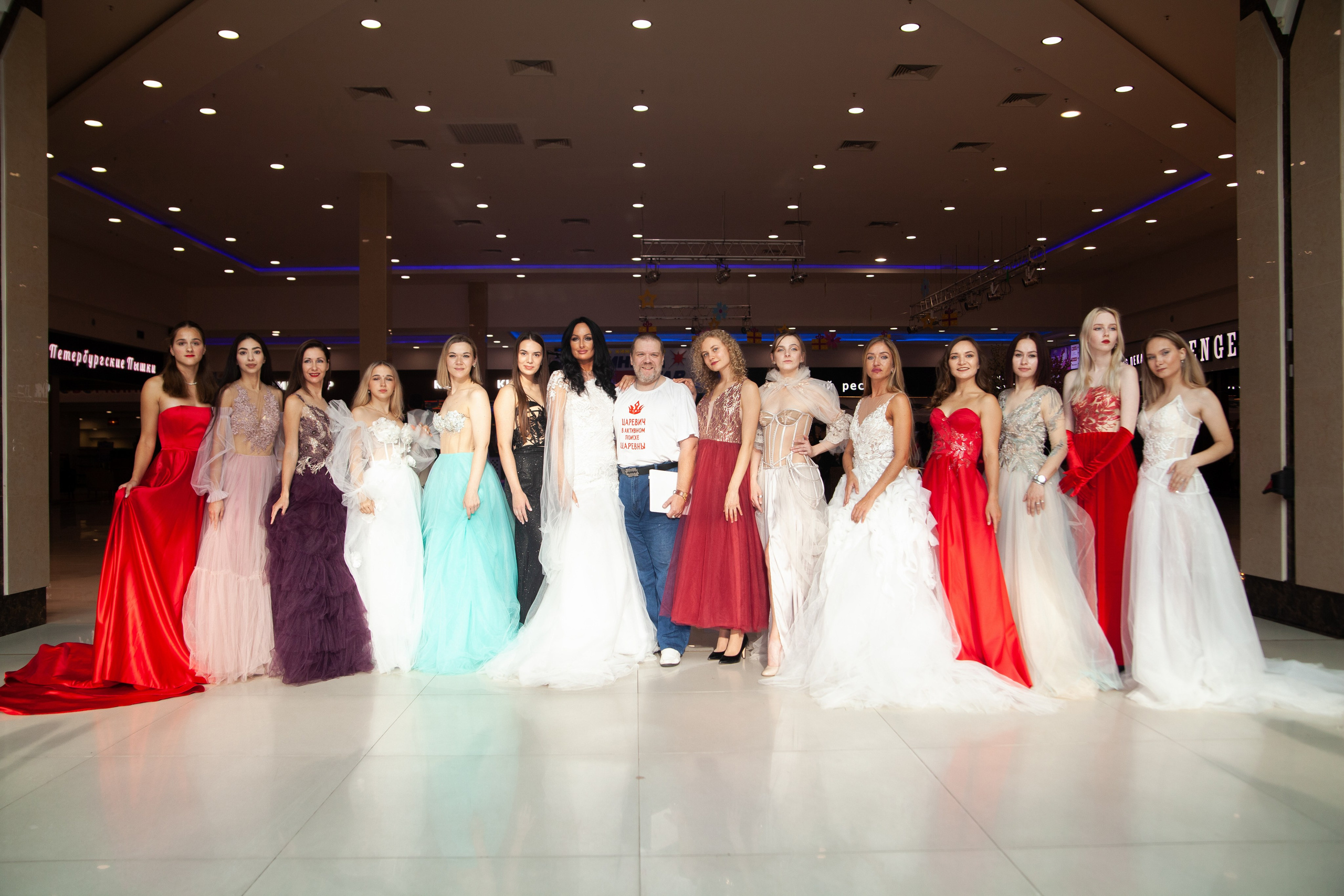 ТЦ РИО. Показ коллекций российских дизайнеров. Портретный фотограф в СПб Ирина Маринина