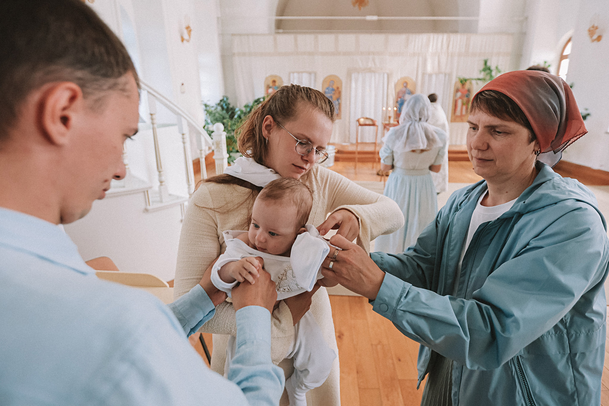Крещение церковь около моста влюбленных. Семейный фотограф Тюмень, фотограф на роды Салмина Мария