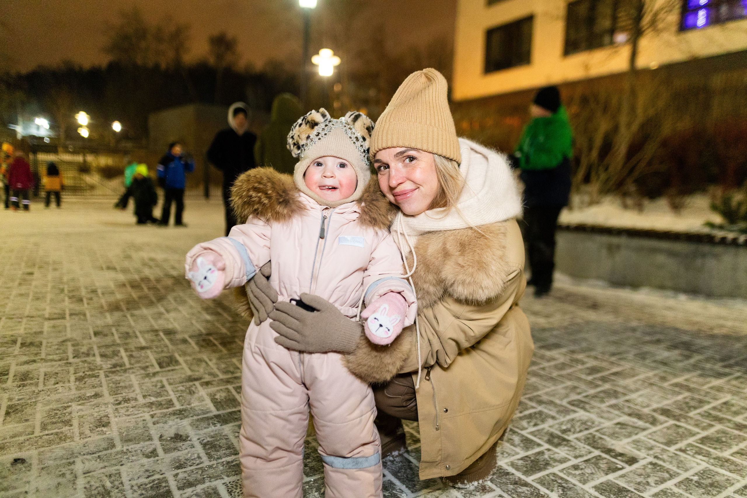 Елка у «Брусники» на Щербакова. Фотограф Родион Нарудинов