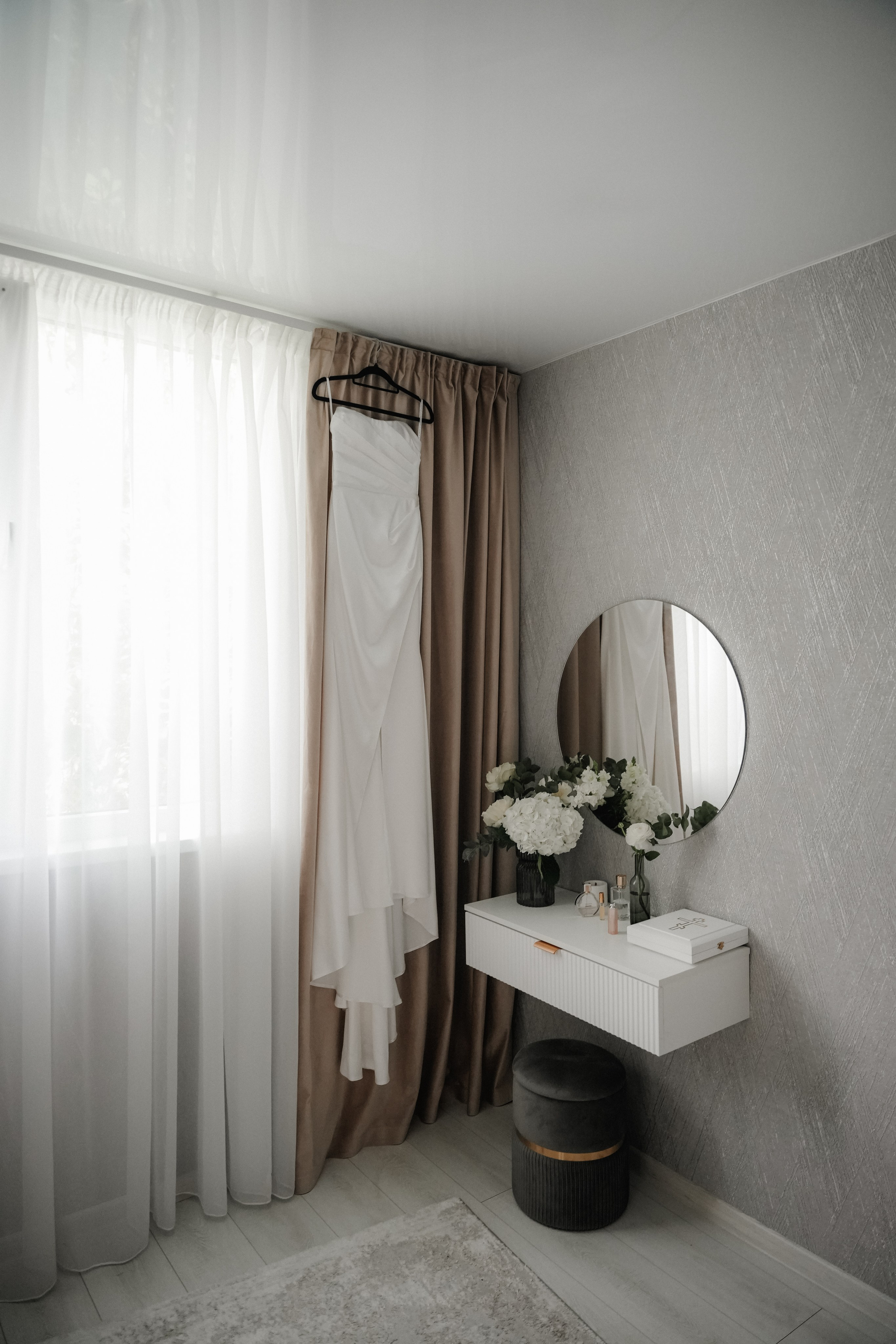 Astoria. VISUAL ARTIST · KRONGAUZ ANASTASIA