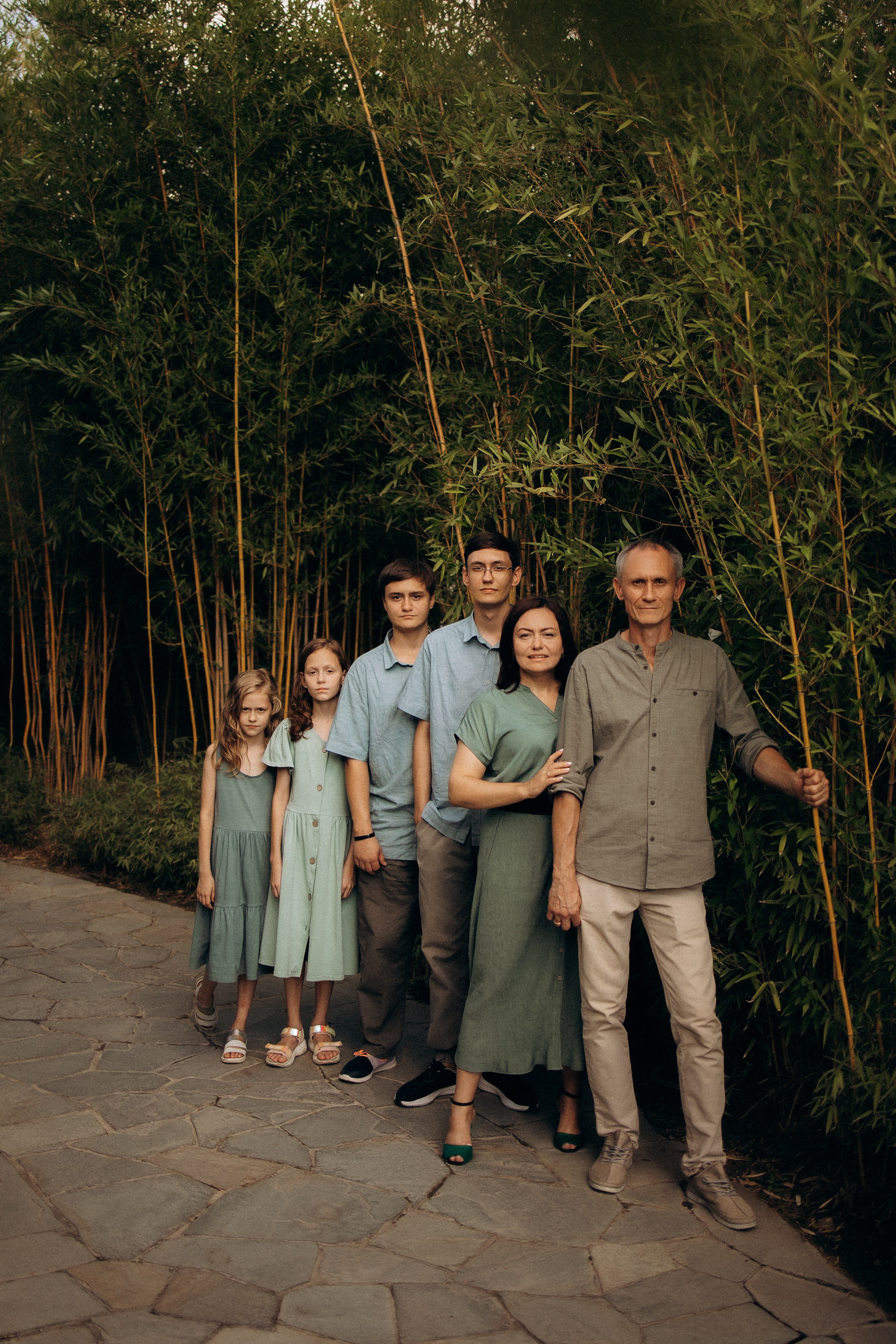 Семья в японском саду. Семейный фотограф в Краснодаре Храмова Анна