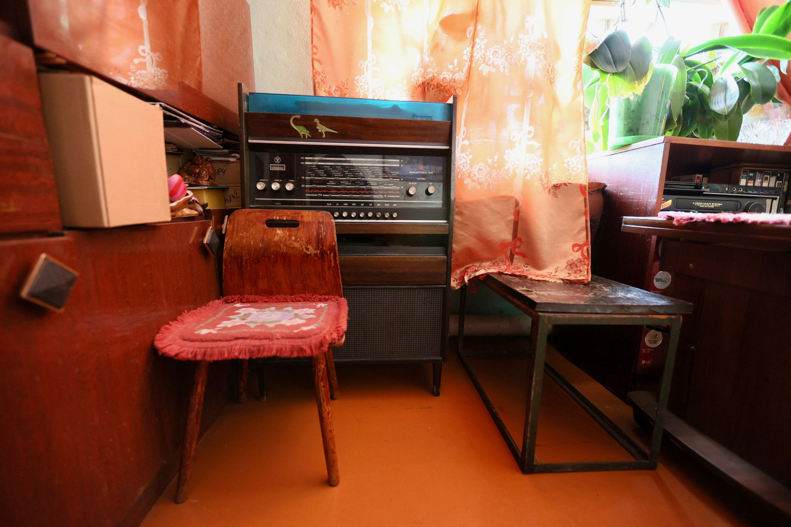 Людмила Владимировна. Хозяйка маленького дома в окружении многоэтажек. Репортажный фотограф Наталья Лапцевич