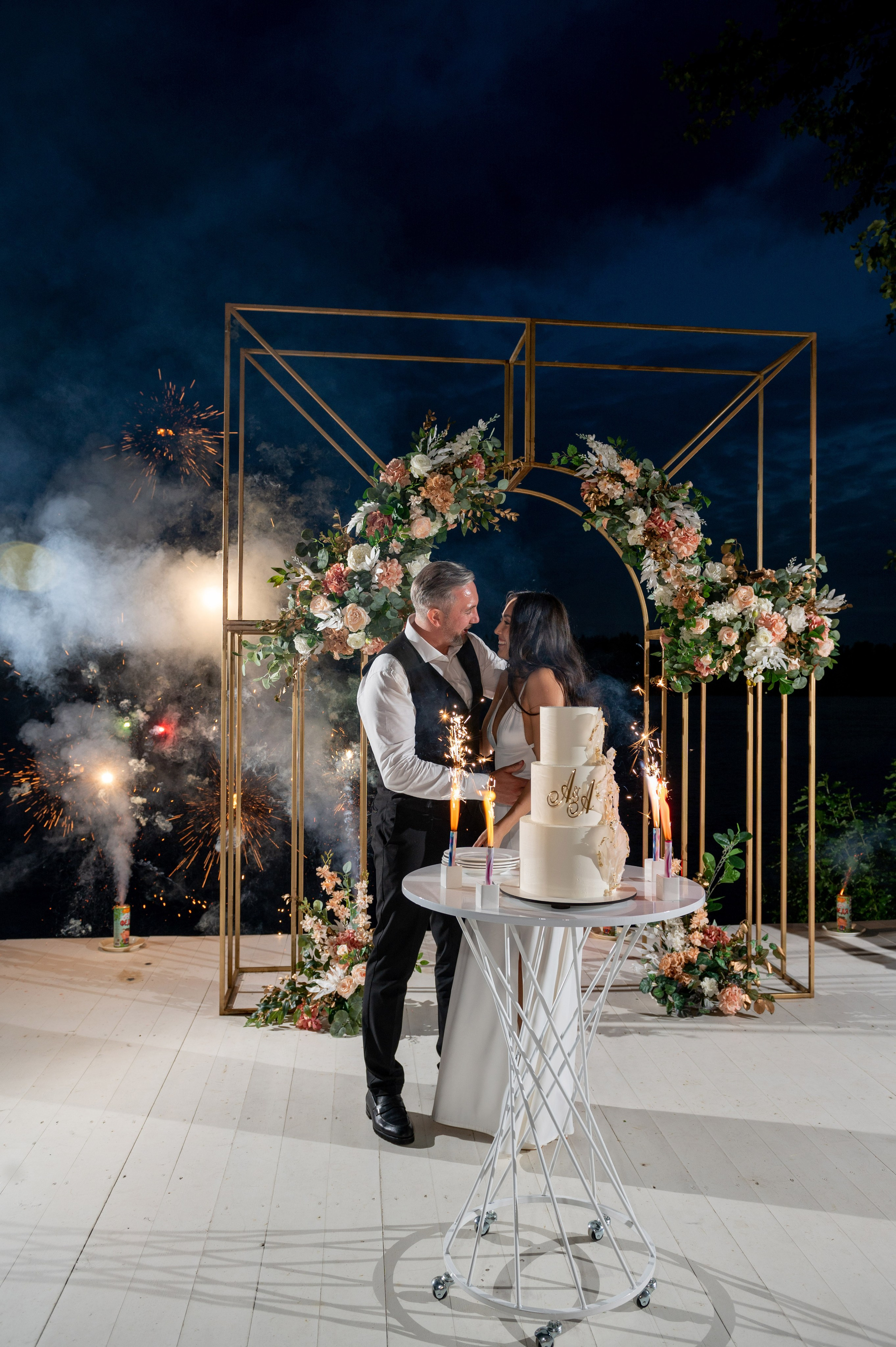 Классическая свадебная фотосессия Аины и Антона по самым красивым местам для свадебной прогулки в Санкт-Петербурге. Портретный, семейный и свадебный фотограф в Санкт-Петербурге и в Пушкине Ширяев Денис