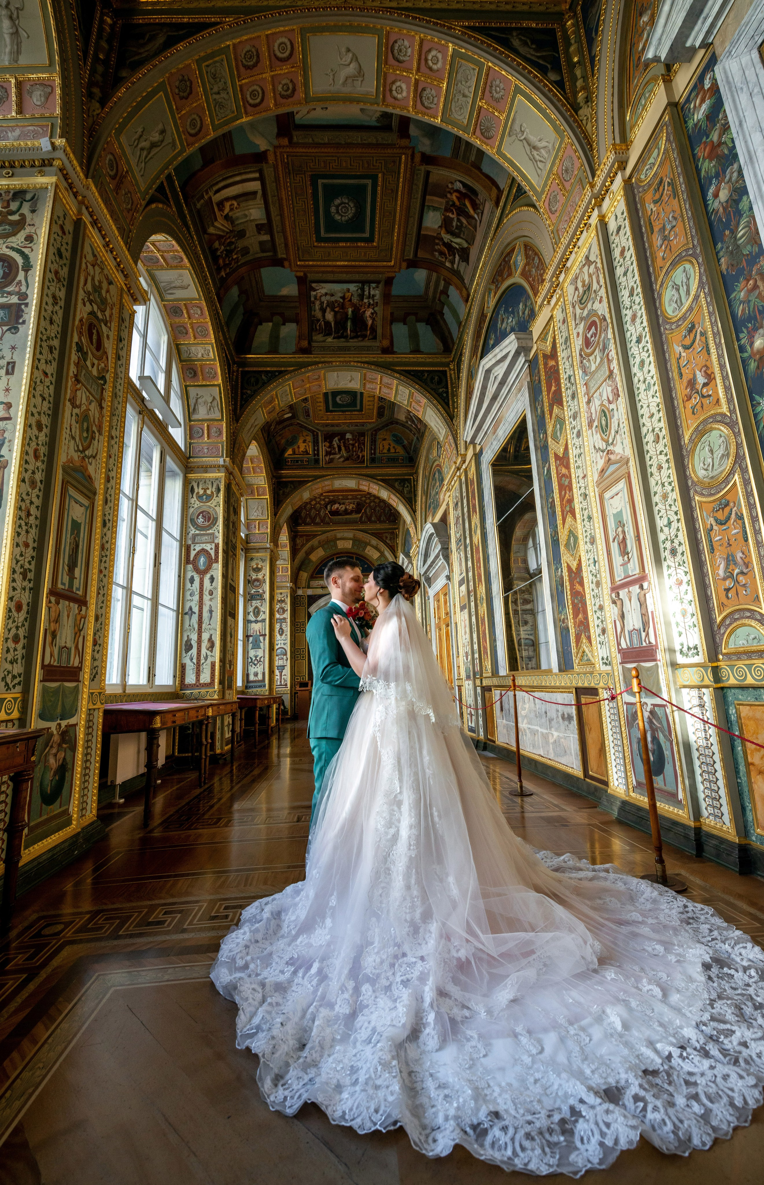 Самая красивая свадебная фотосессия в Эрмитаже. Лучшие свадебные фотографии в Эрмитажа. Портретный, семейный и свадебный фотограф в Санкт-Петербурге и в Пушкине Ширяев Денис