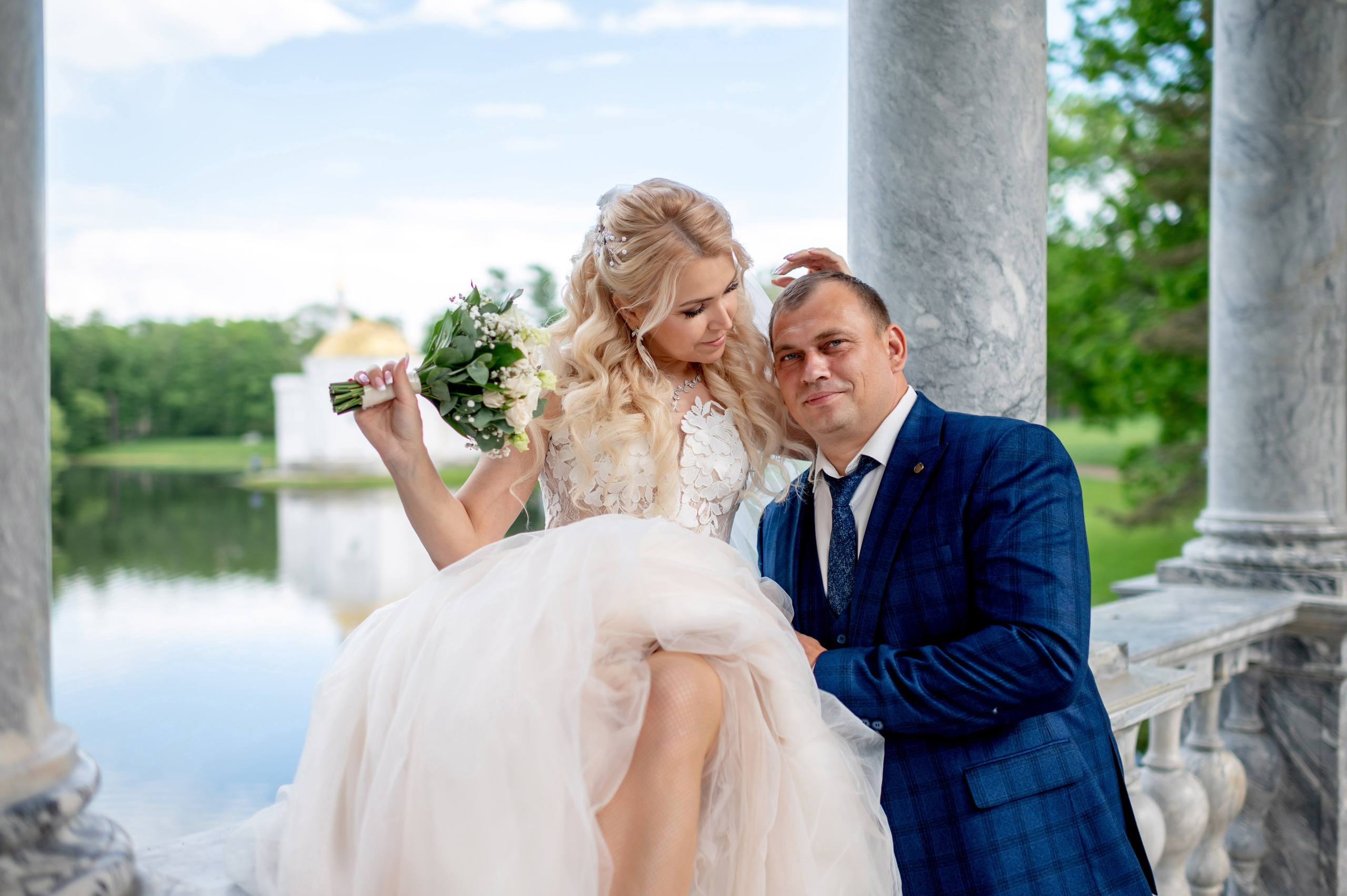 Евгения (фотосессия с малиновым chevrolet camaro, в сирени в Пушкине в Екатерининском парке). Портретный, семейный и свадебный фотограф в Санкт-Петербурге и в Пушкине Ширяев Денис