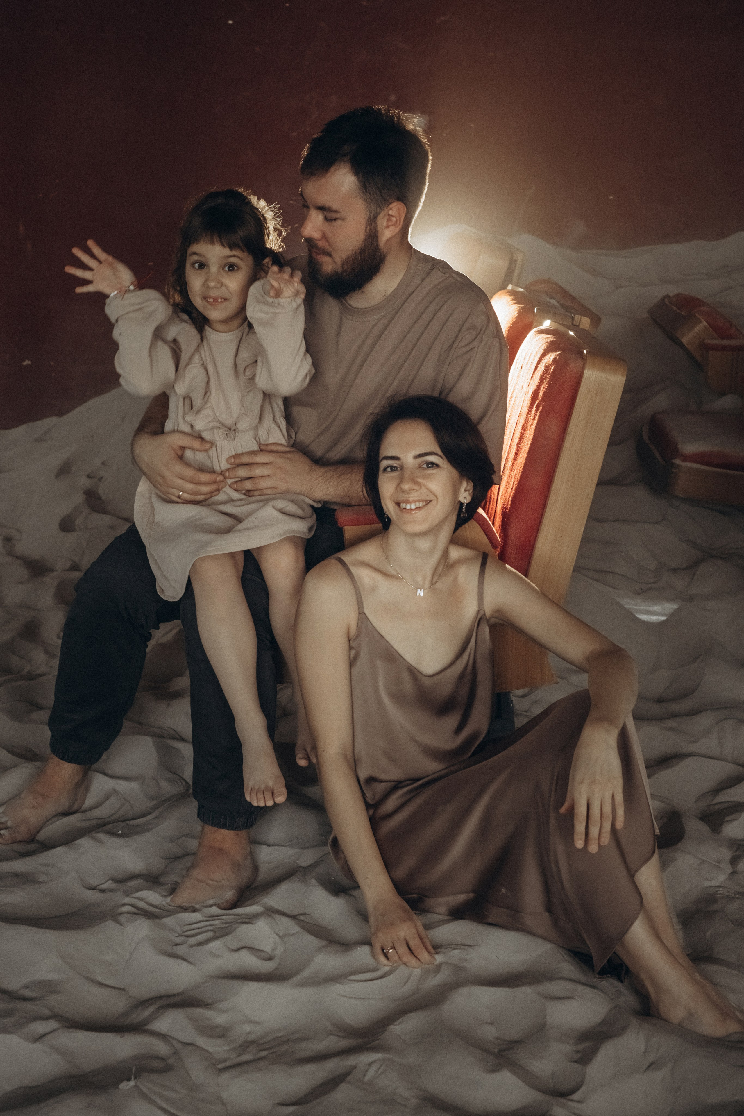 Семейная фотосессия в студии. Семейный и детский фотограф в Санкт-Петербурге