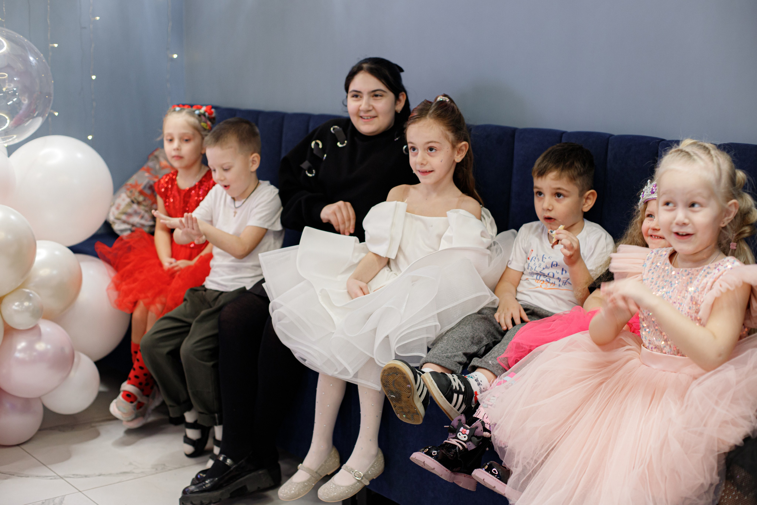 ASIA'S BIRTHDAY PARTY. Photokarish