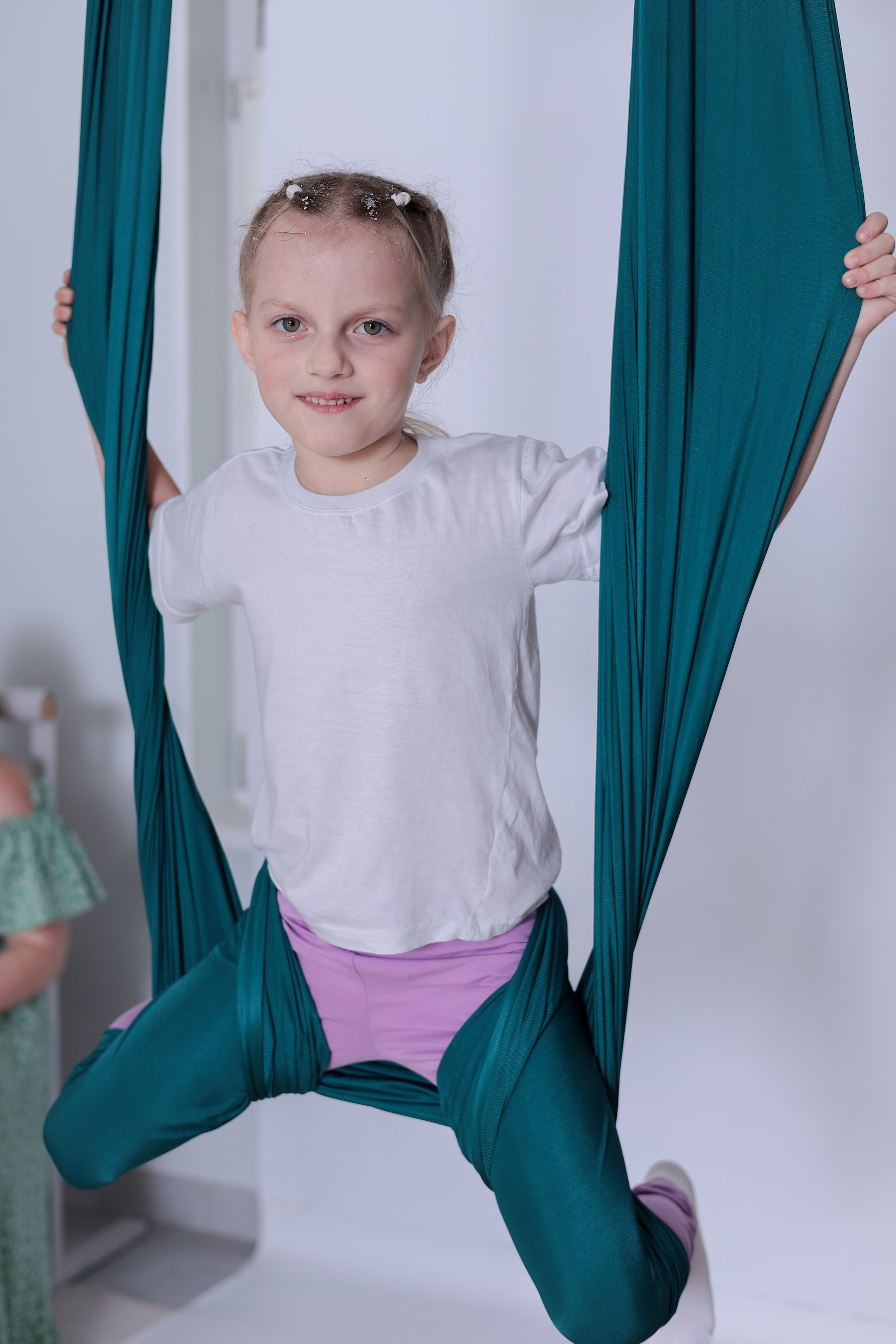 Детская аэройога. Фотограф Надршина Лилия