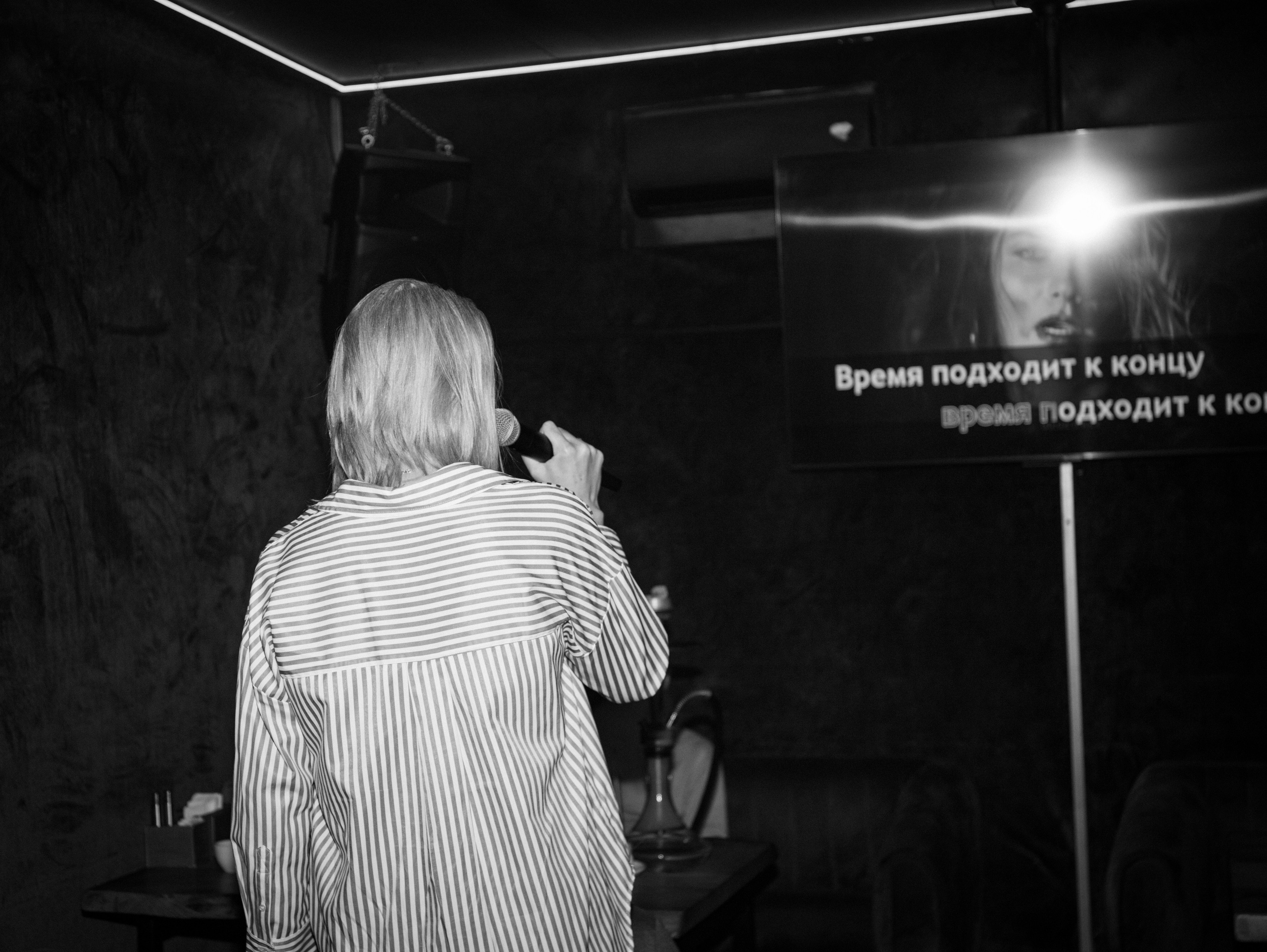 Репортажка из кальян-бара. Свадебный и семейный фотограф в Москве Мила Широких