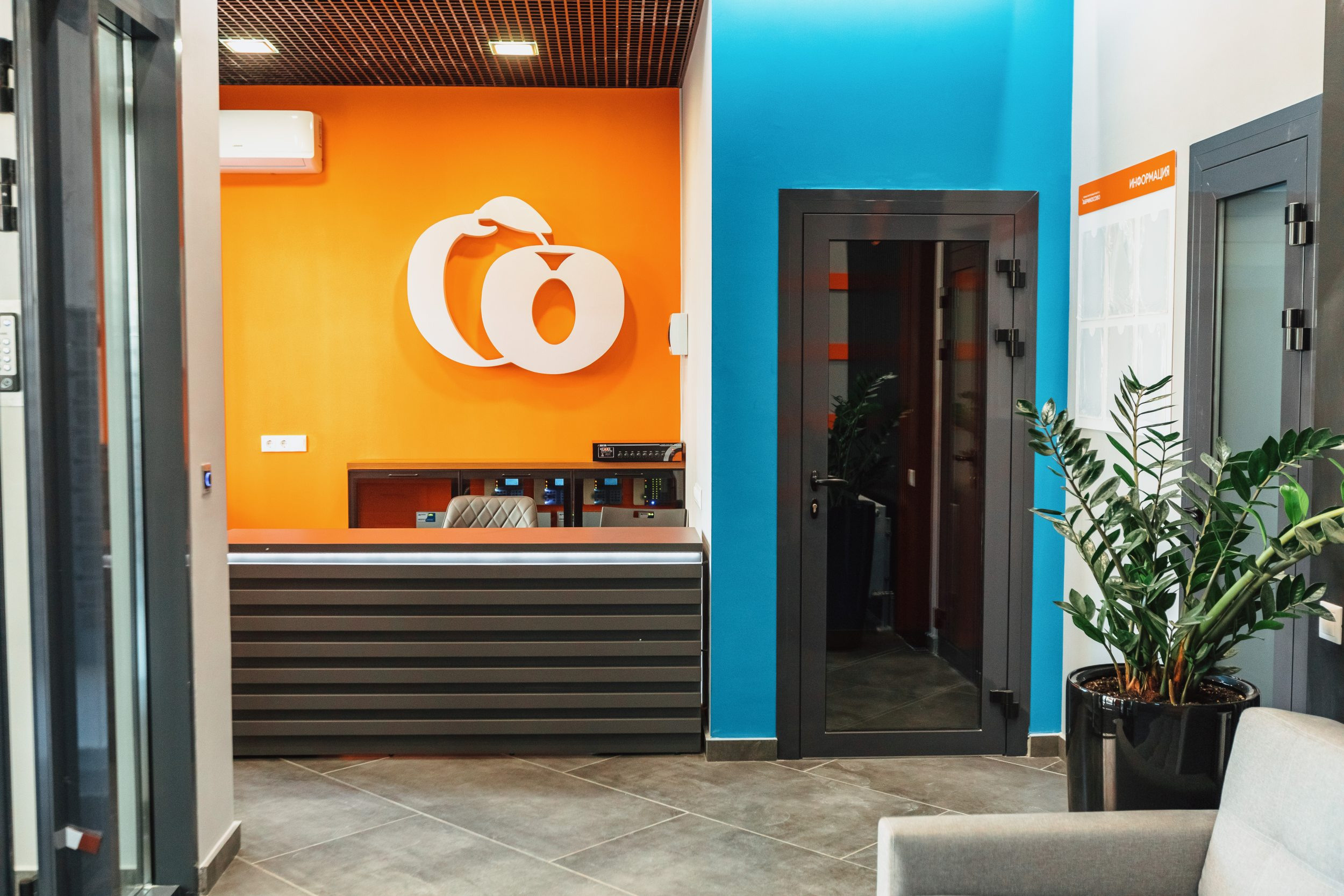 ЖК Абрикосово | Подъезд, холл, этаж здания | ТОЧНО. Фотограф Марина Верятинская | Краснодар