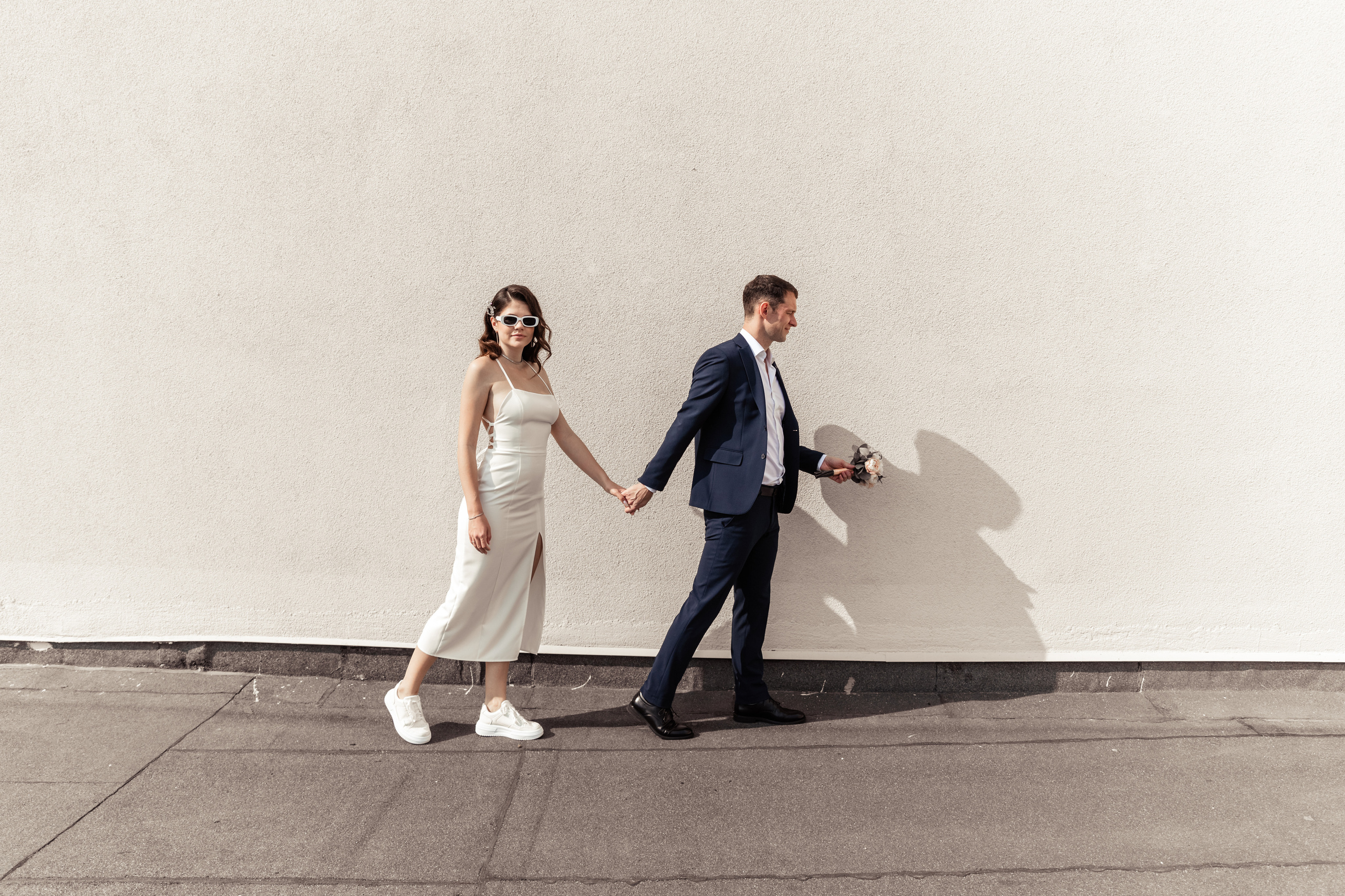 тени жениха и невесты 