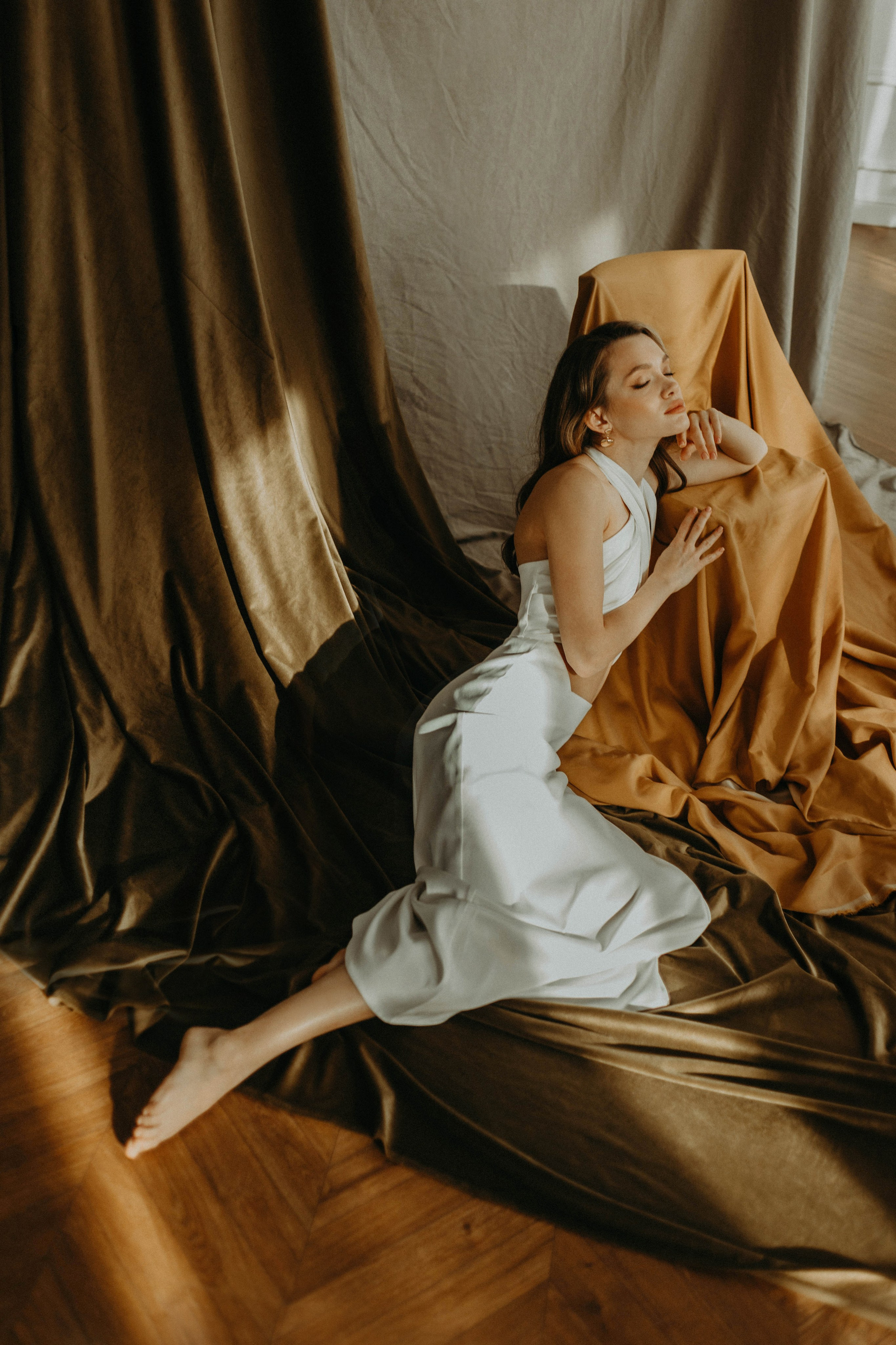 Фотосессия в обрамление тканями. Фотограф в Краснодаре Евгения Михаевич