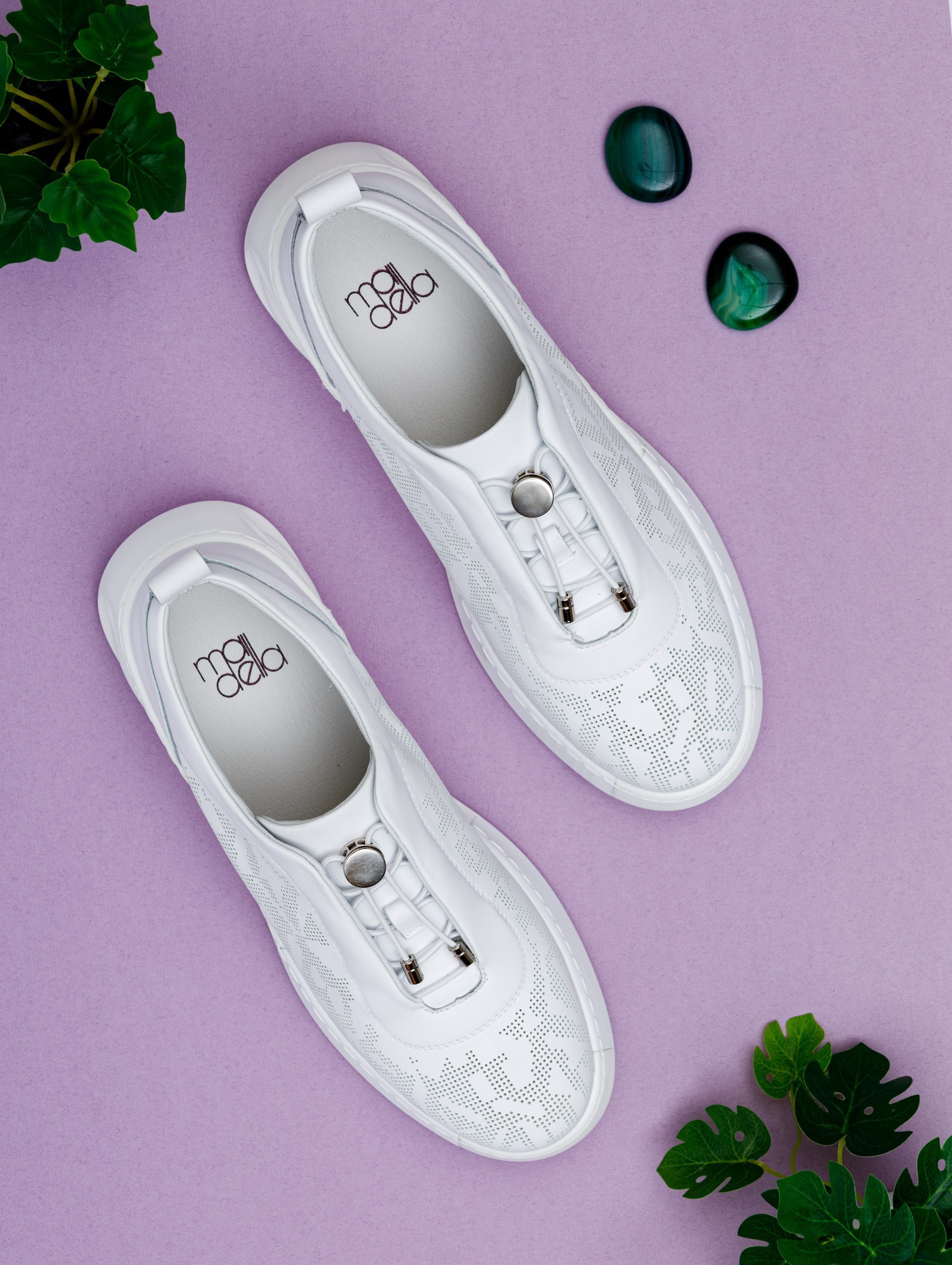 Предметная съемка и продакшн видео обуви для каталога, сайта, маркетплейсов. Студия коммерческой съемки ХВОЯ