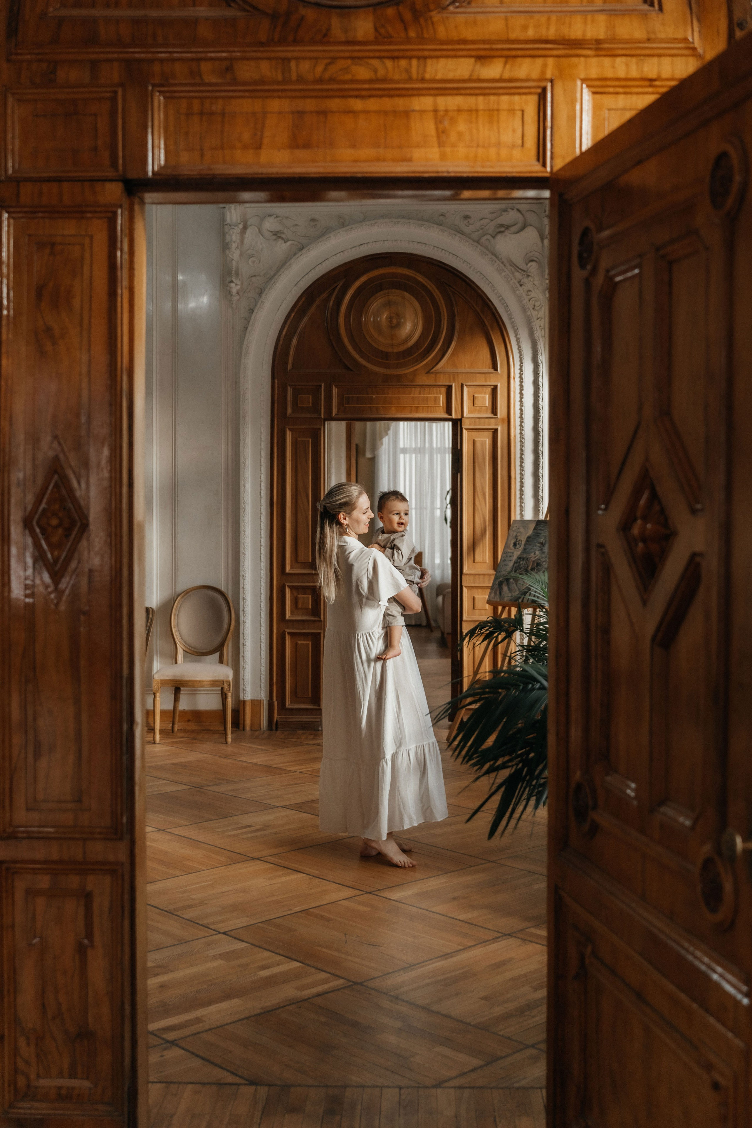 Маленькие ножки в читальне им. Пушкина. Ваш фотограф Вика Артемова