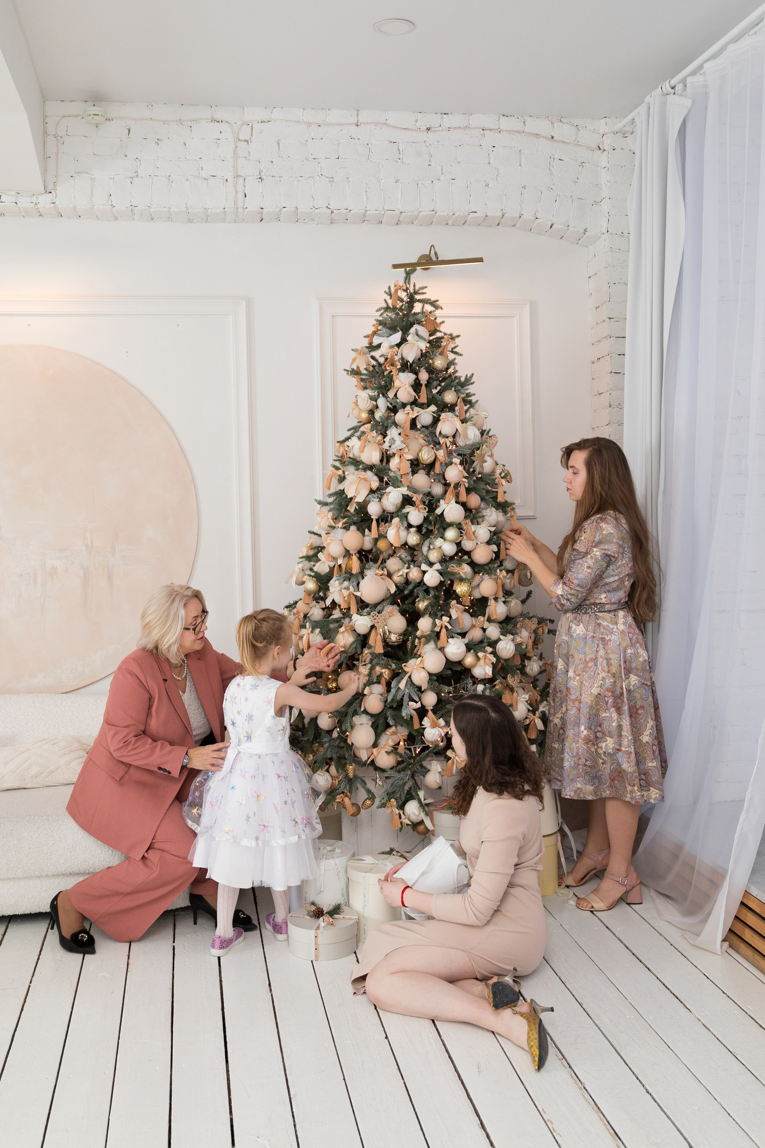 Семейная новогодняя съёмка в фотостудии Daily. Детский и контент фотограф Надя Волкова Санкт-Петербург