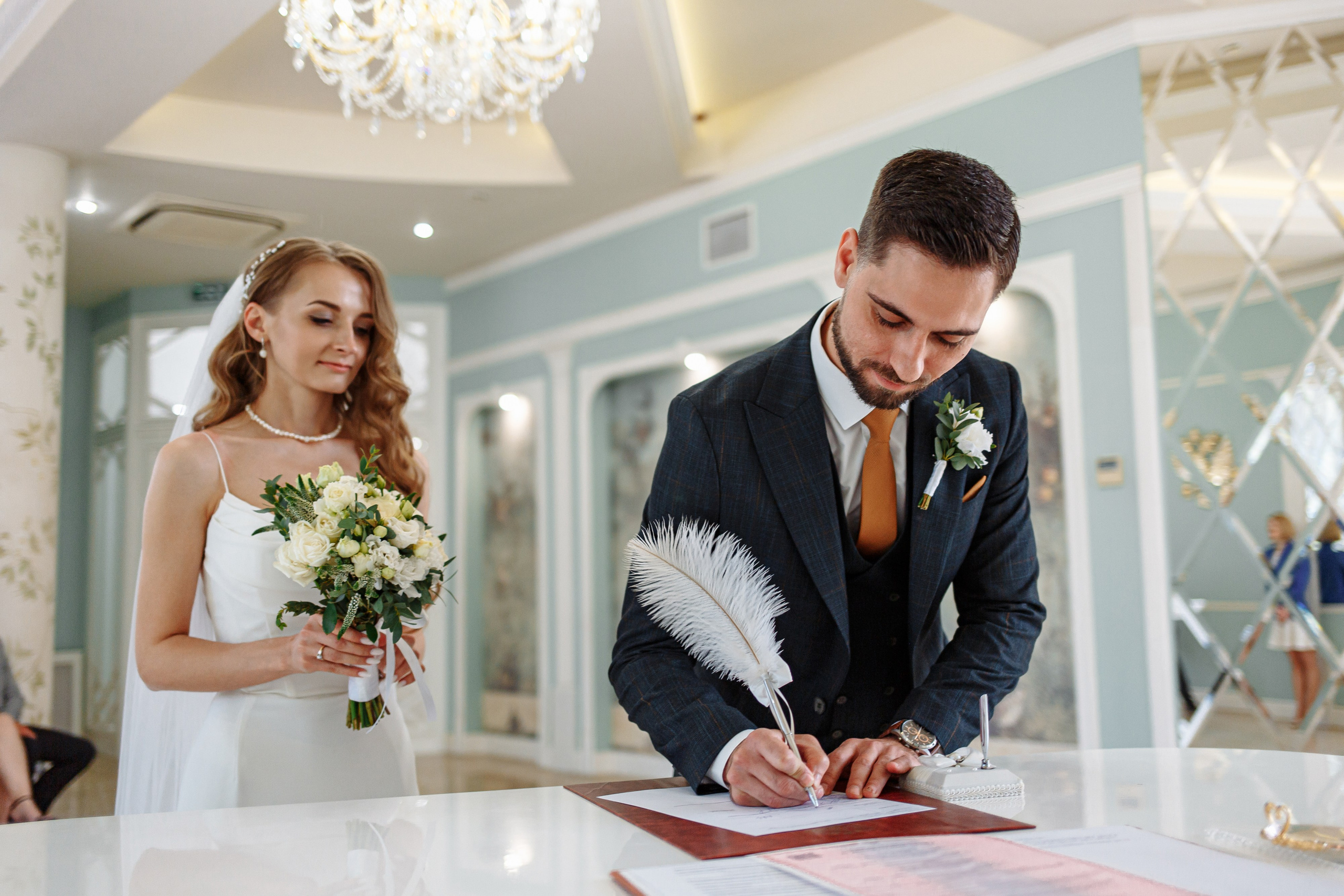 Свадебная фотосессия с кабриолетом и в загородном клубе Artiland. Свадебный фотограф Москва и МО Сергей Киржаев