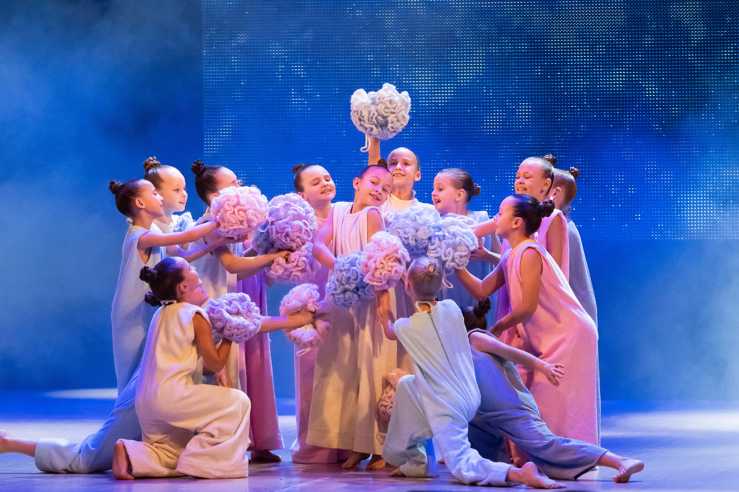 Концерт «Пространные танцы». Репортажный, семейный и детский фотограф в Пензе и Заречном Арина Ермилова. Картины барельеф на заказ