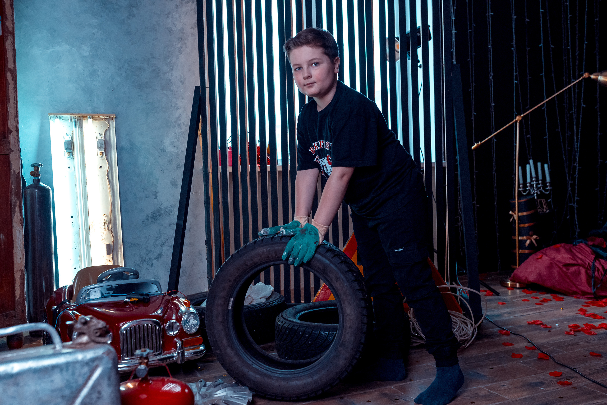 Гараж. Женский фотограф Крещение Венчание Москва Брянск